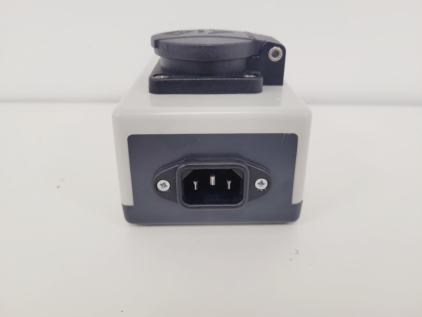 Image of Aviso TheOnyx Liquid Handler