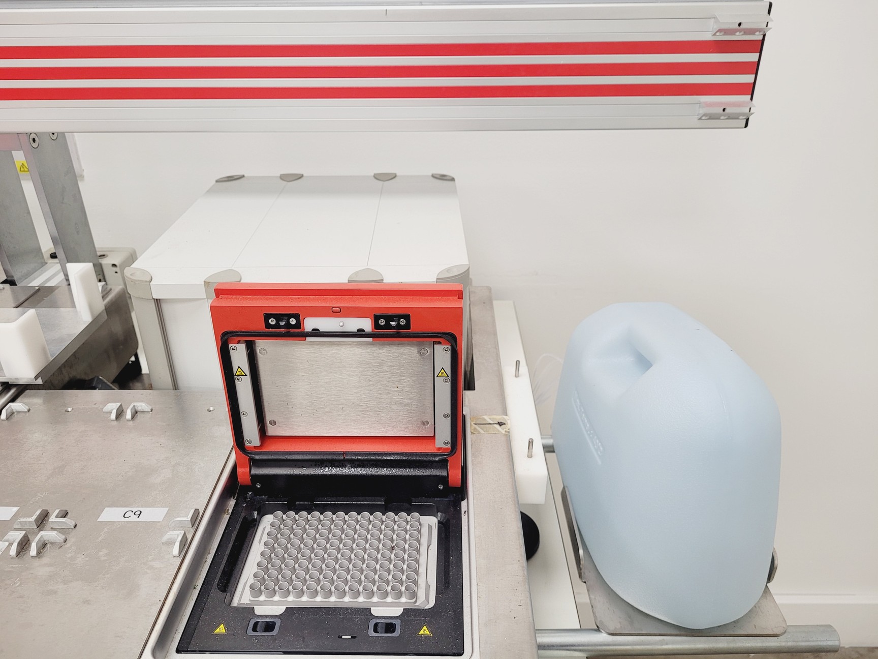 Image of Aviso TheOnyx Liquid Handler