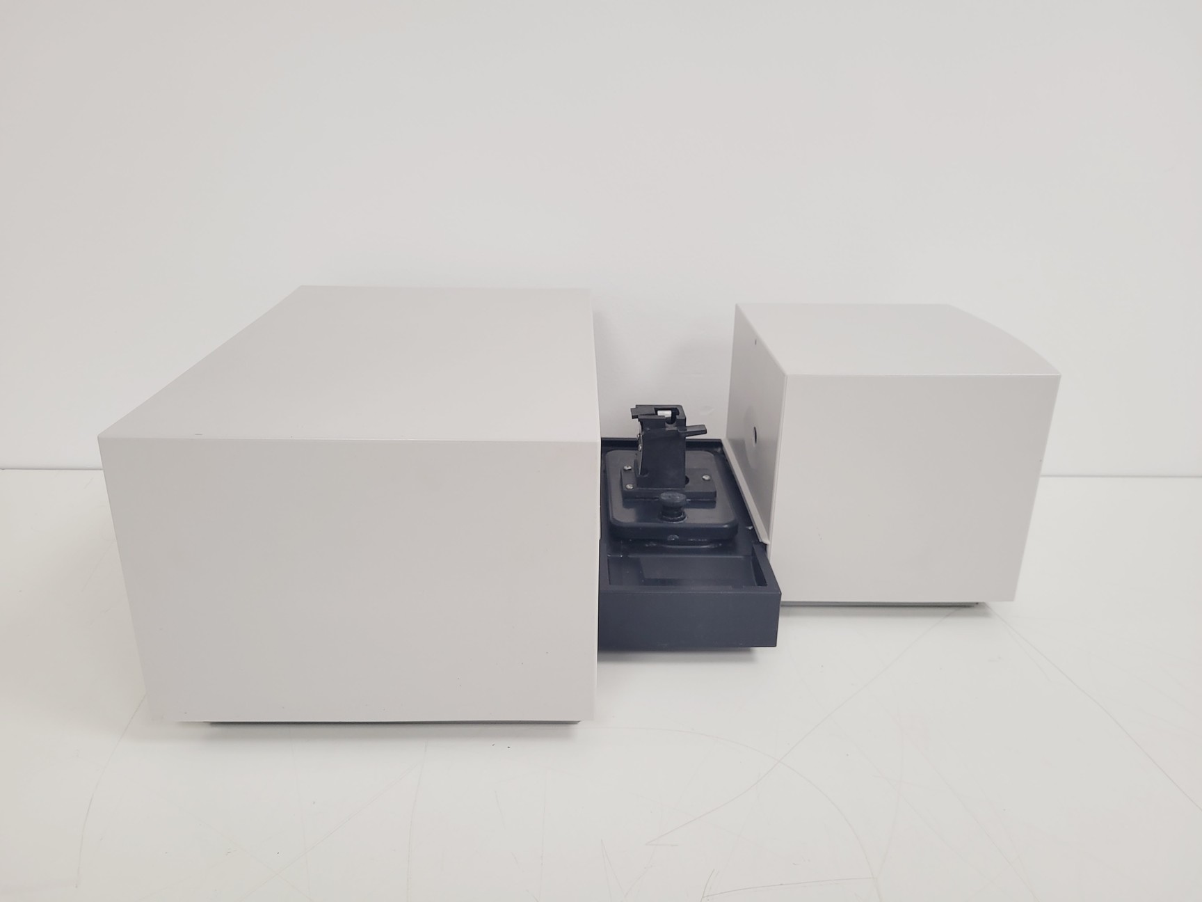 Image of Agilent 8453 UV/VIS G1103A Spectrophotometer