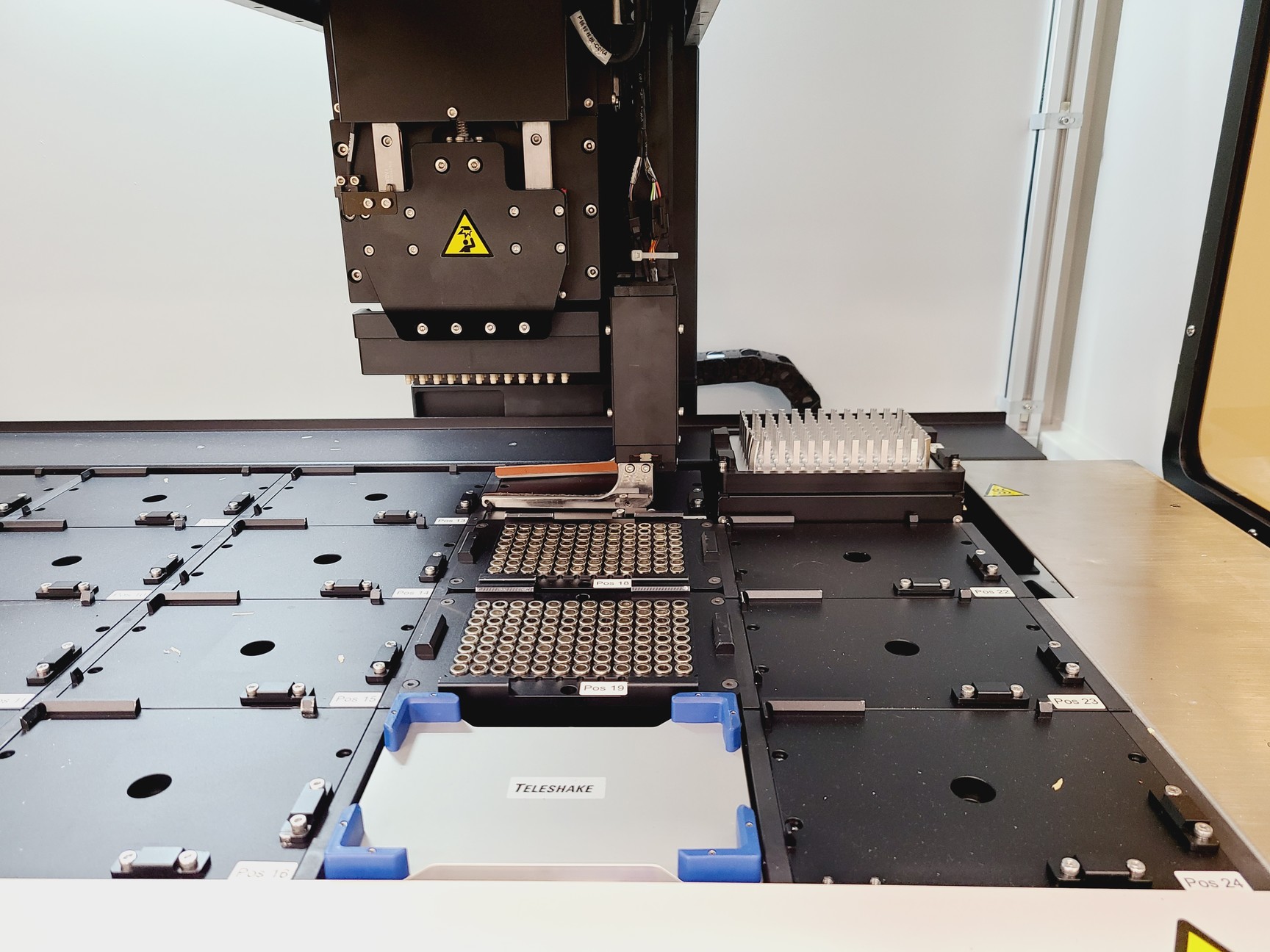 Image of MGISP-960 High-Throughput Automated Sample Preparation System