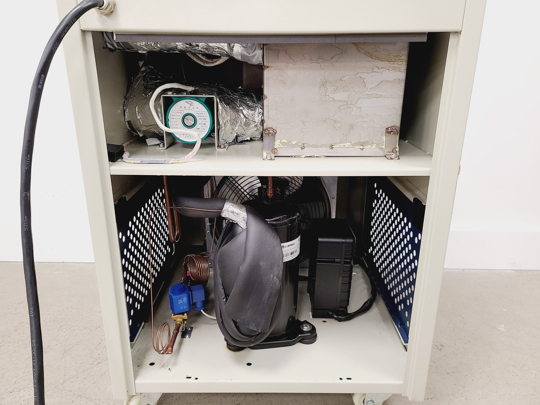 Image of  High & Low Temperature Circulating Device UHC-10/-20+200 Lab