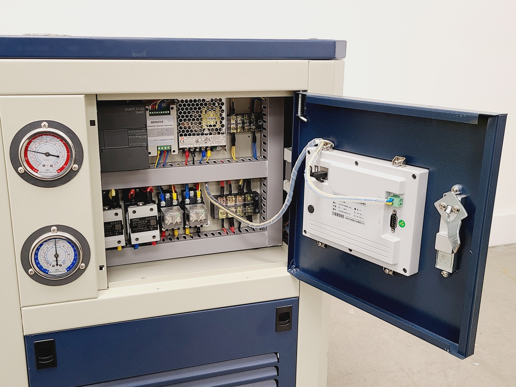 Image of  High & Low Temperature Circulating Device UHC-10/-20+200 Lab