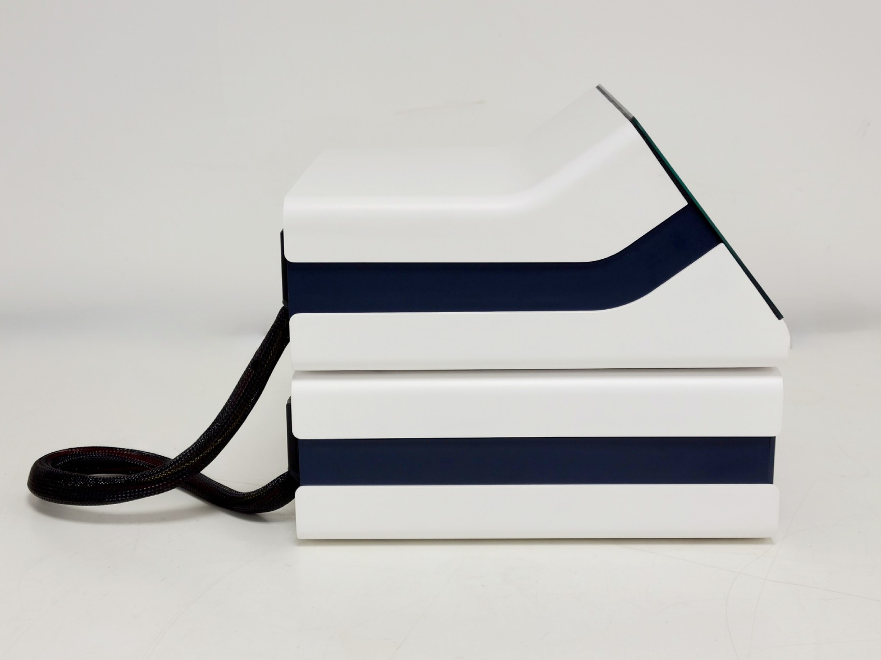 Image of Lonza 4D-Nucleofactor Electroporation System Core & X Units Lab