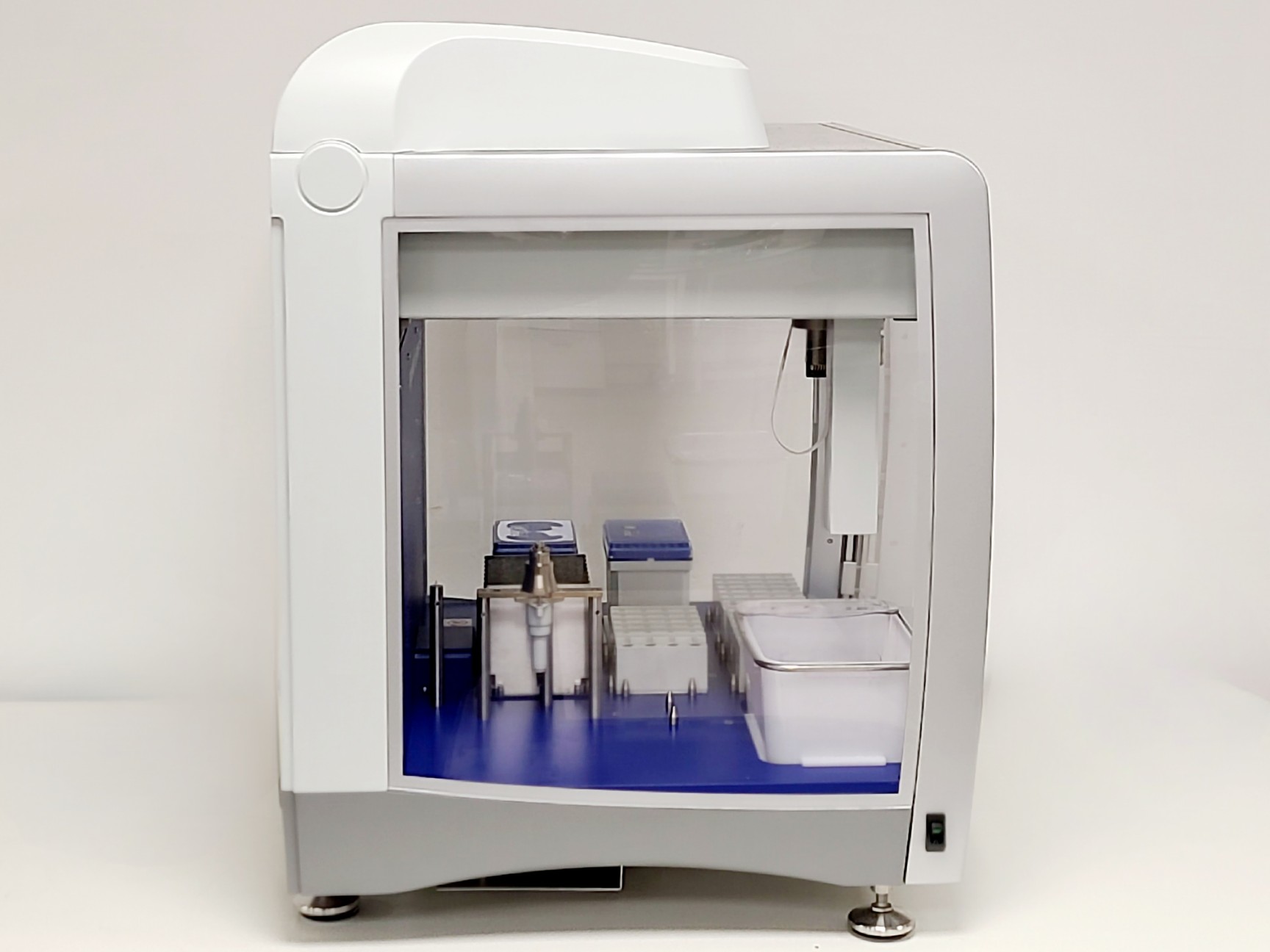 Image of Eppendorf epMotion 5073 Liquid Handling System w/ Accessories and Consumables