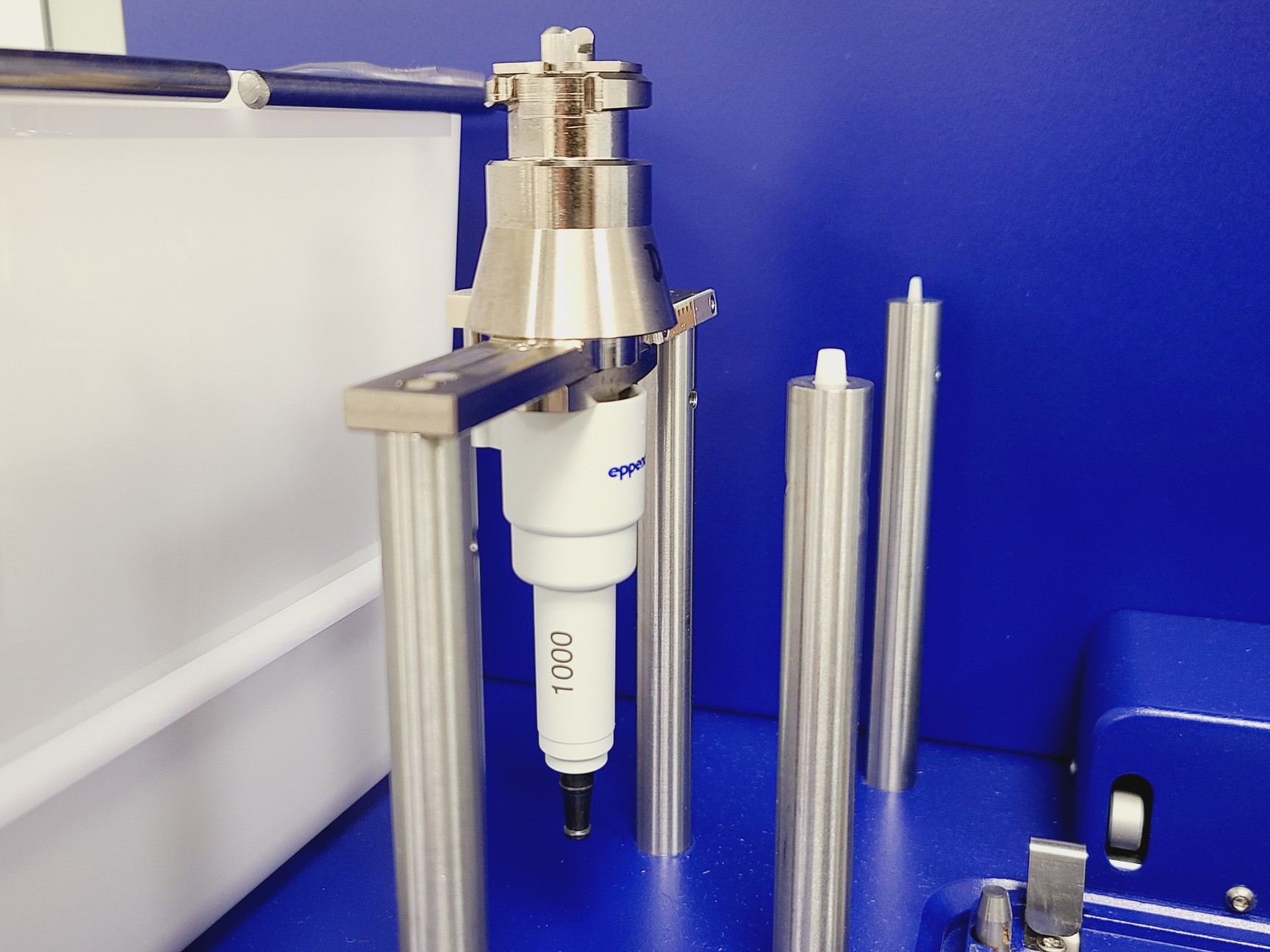 Image of Eppendorf epMotion 5073 Liquid Handling System w/ Accessories and Consumables