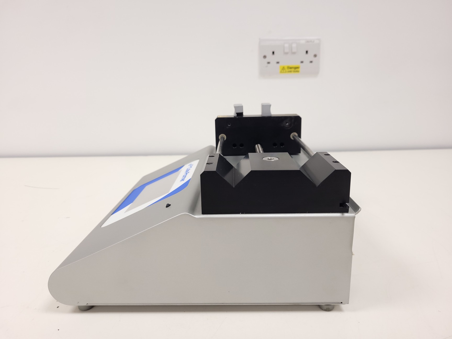 Image of Cole-Parmer 210 Touch Screen Series Syringe Pump