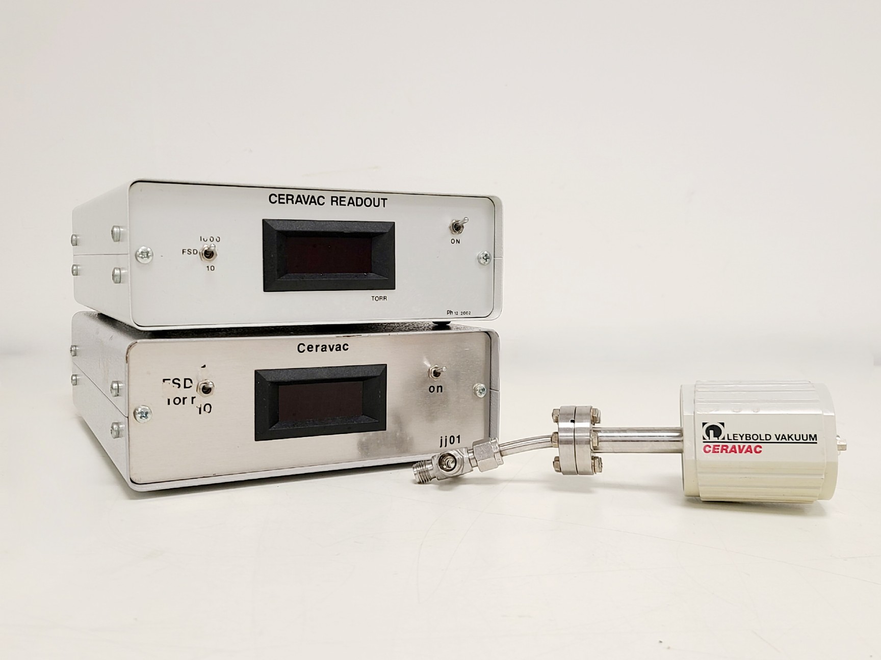 Image of Leybold Vakuum Ceravac CTR90 & 2x Ceravac Readout