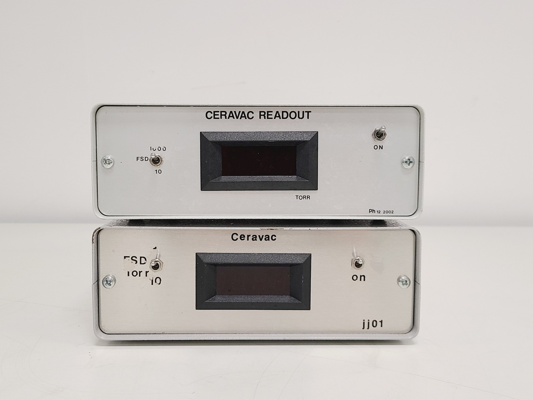 Image of Leybold Vakuum Ceravac CTR90 & 2x Ceravac Readout