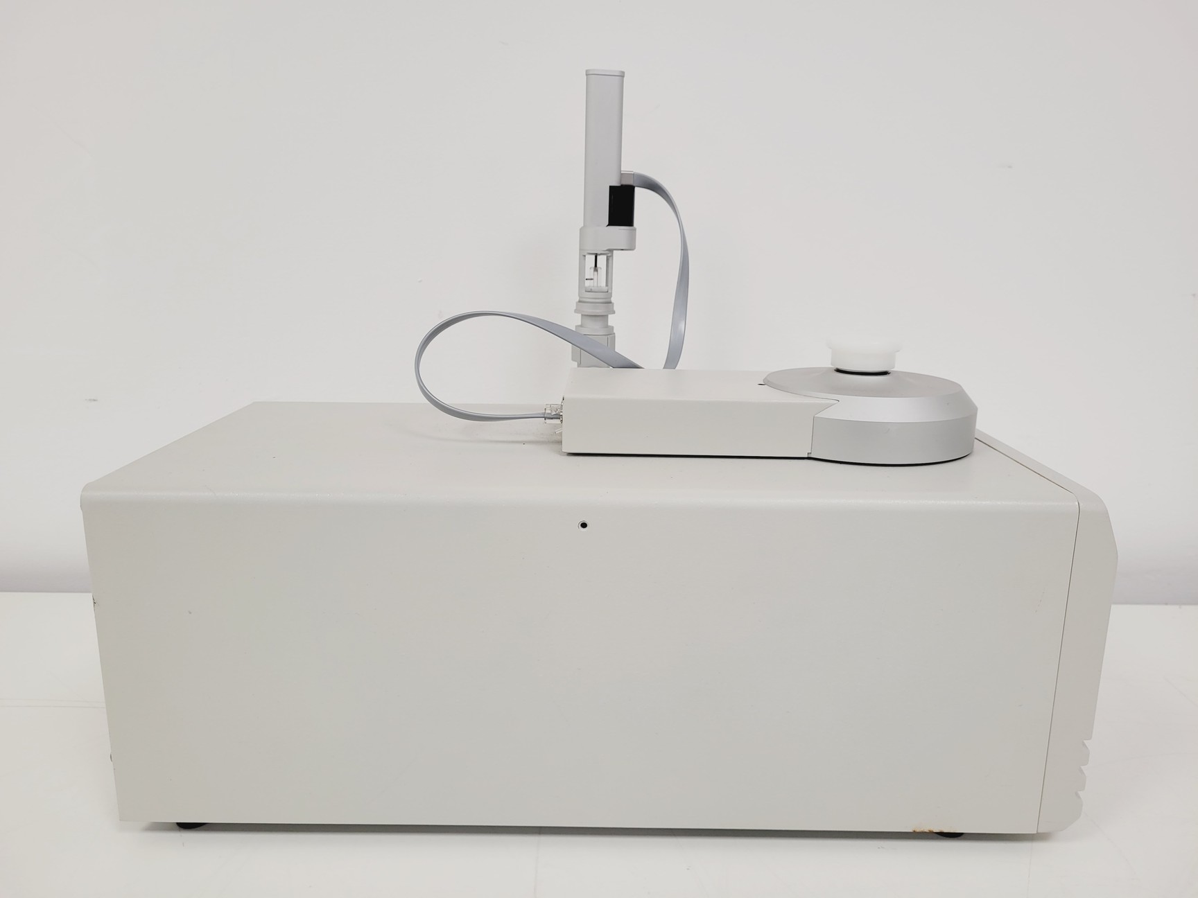 Image of MicroCal VP-ITC MicroCalorimeter System W/ThermoVac and PC Lab