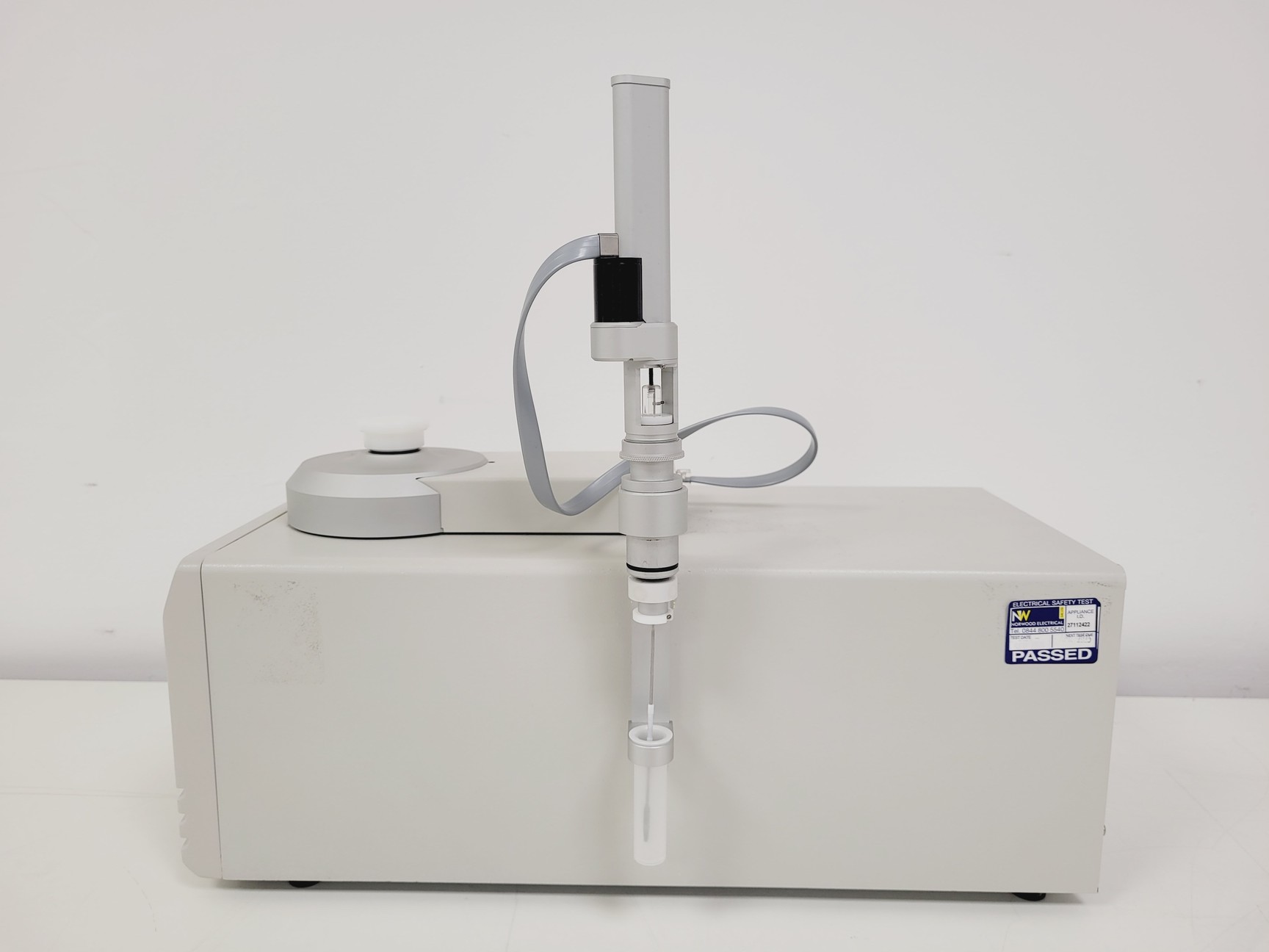 Image of MicroCal VP-ITC MicroCalorimeter System W/ThermoVac and PC Lab