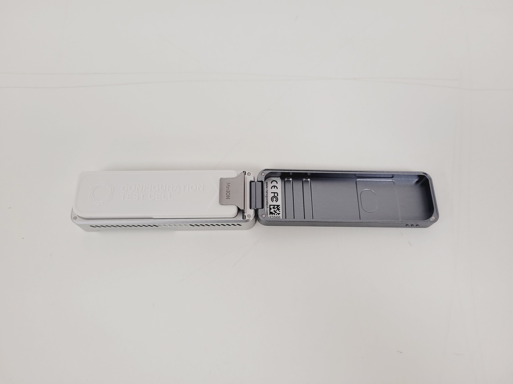 Image of Nanopore MinIT w/ MinION & Flongle 
