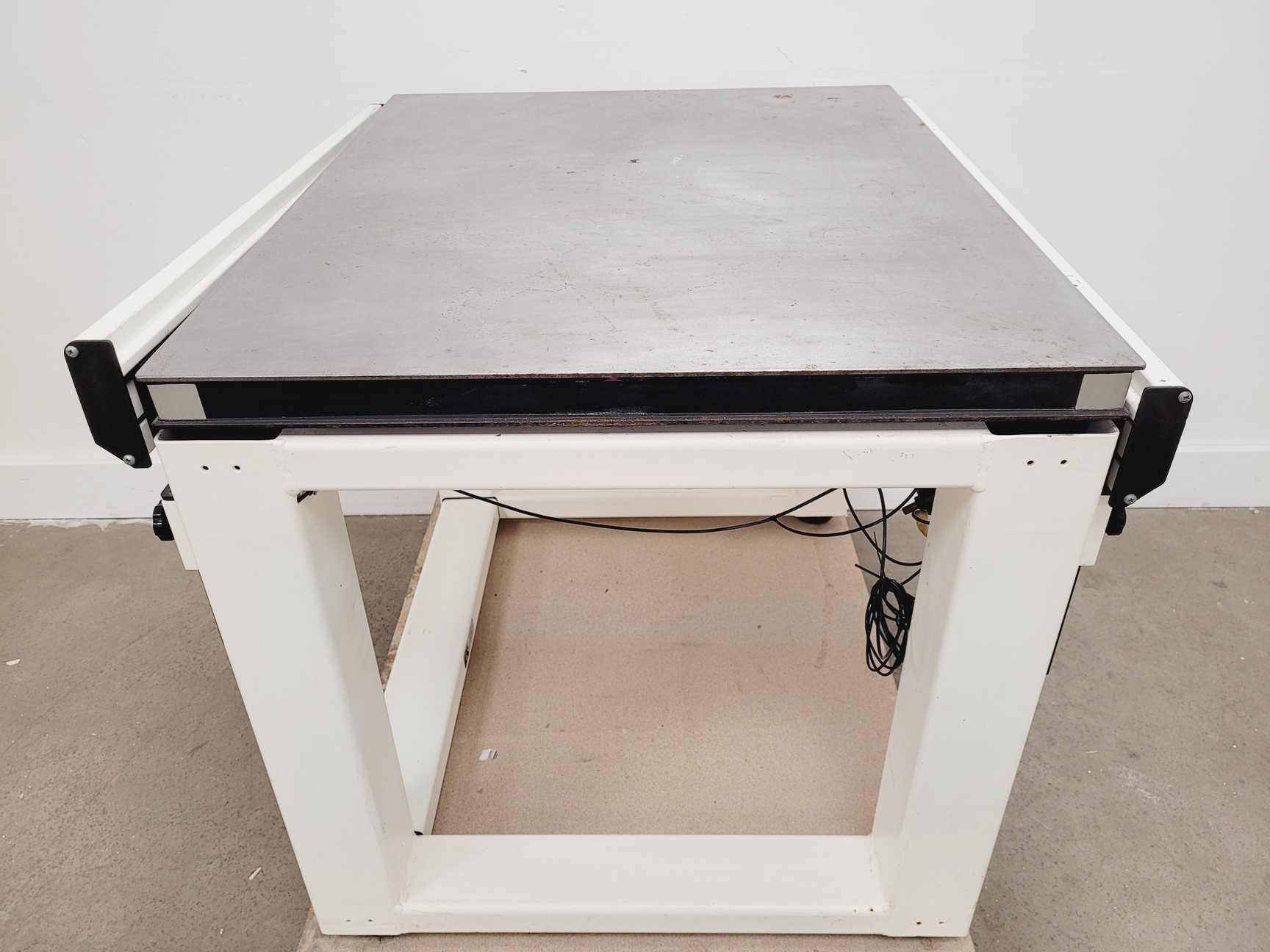 Image of Kinetic Systems Vibraplane 9101-01-22 Anti-vibration Table