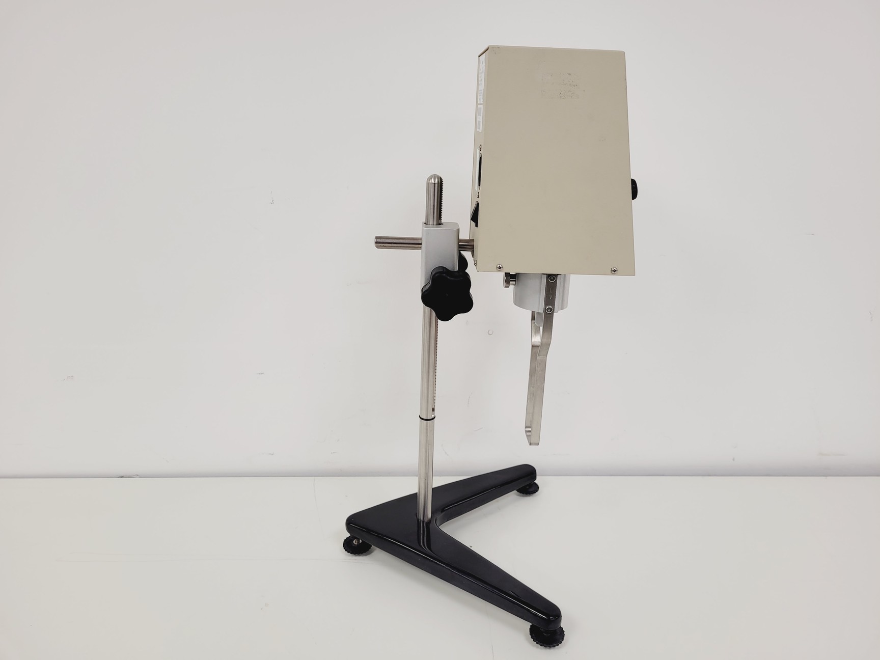 Image of Brookfield LVDVE DV-E Viscometer