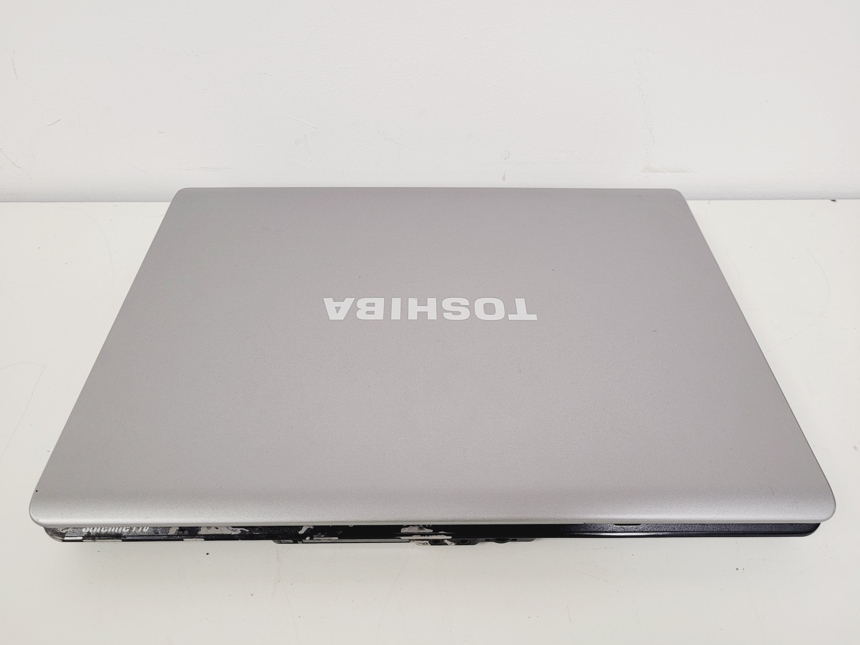Image of GXCAM-Eclipse WiFi/USB Microscope Camera 5MP w/ Toshiba Laptop and GXCapture