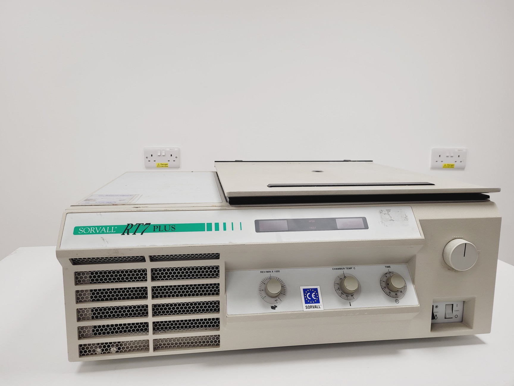 Image of Sorvall RT 7 Plus Refrigerated Centrifuge w/ RTH-250 Rotor Spares/Repair Lab