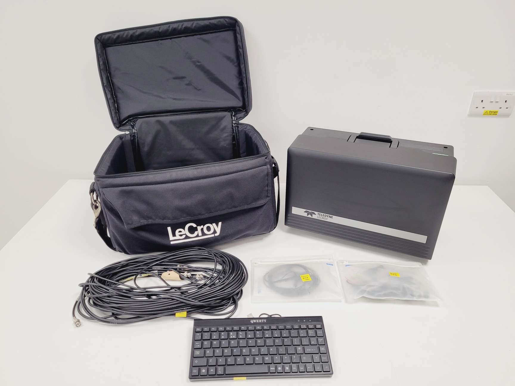 Image of Teledyne Lecroy Wave Runner 640Zi, 4GHz Oscilloscope 40GS w/ PP022-1 & PP022-2 