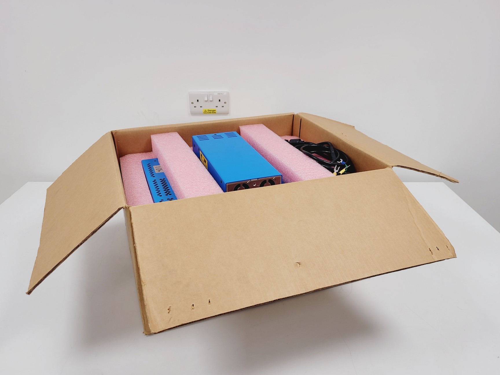 Image of Vishay Micro-Measurements 7000-128-SM w/ 7000-128A-PS Power Supply