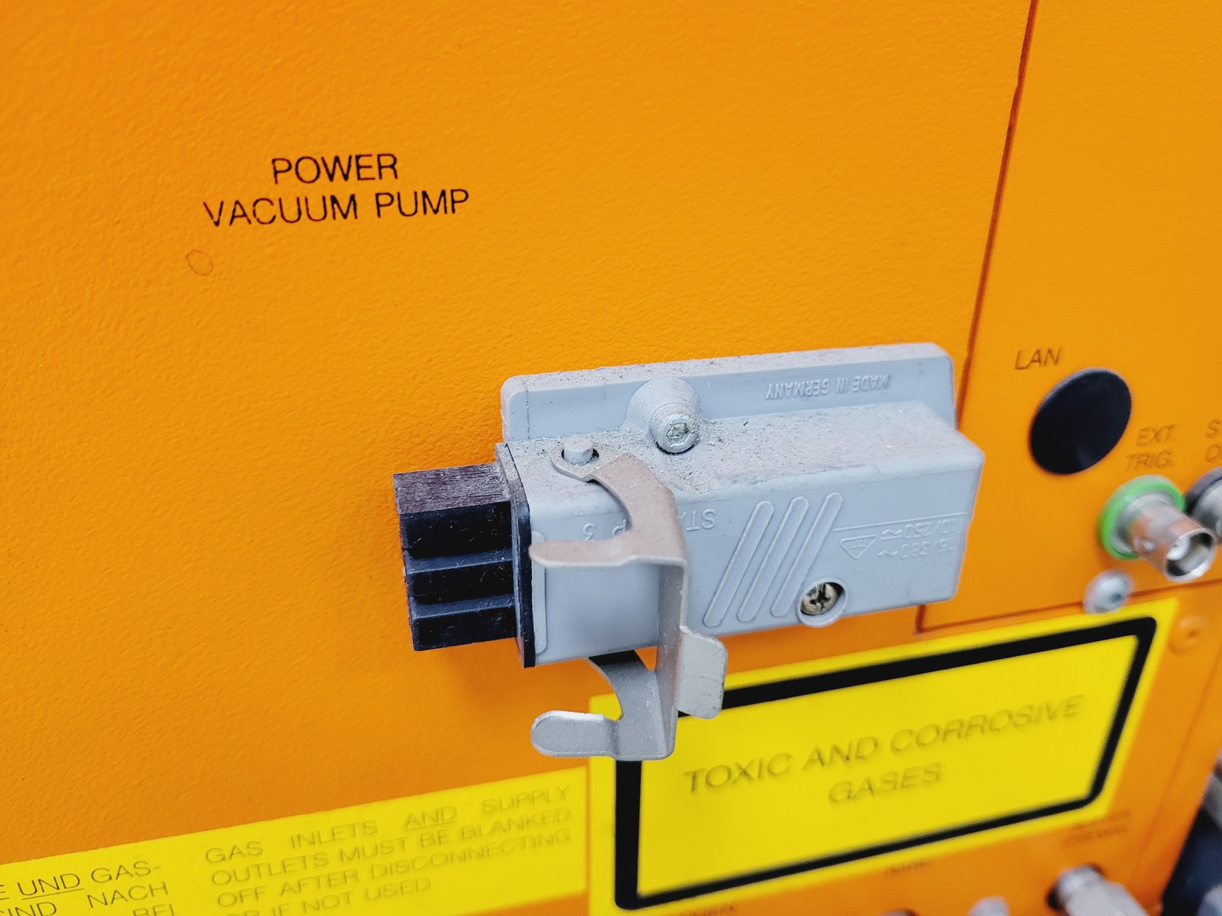 Image of Lambda Physik Lasertechnik Compex 102 Class 4 Laser 12w Wavelength 157-800 nm