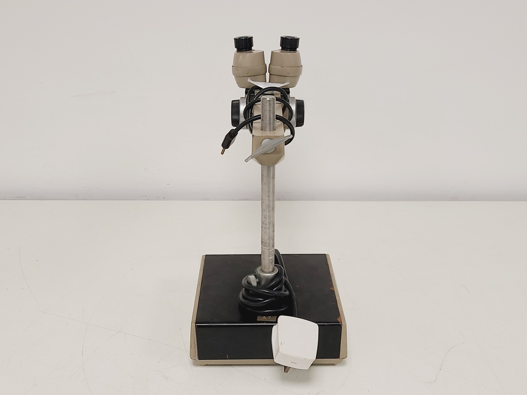 Image of 46 x Vickers Instruments Long-Arm Stereo Microscope Job Lot Lab