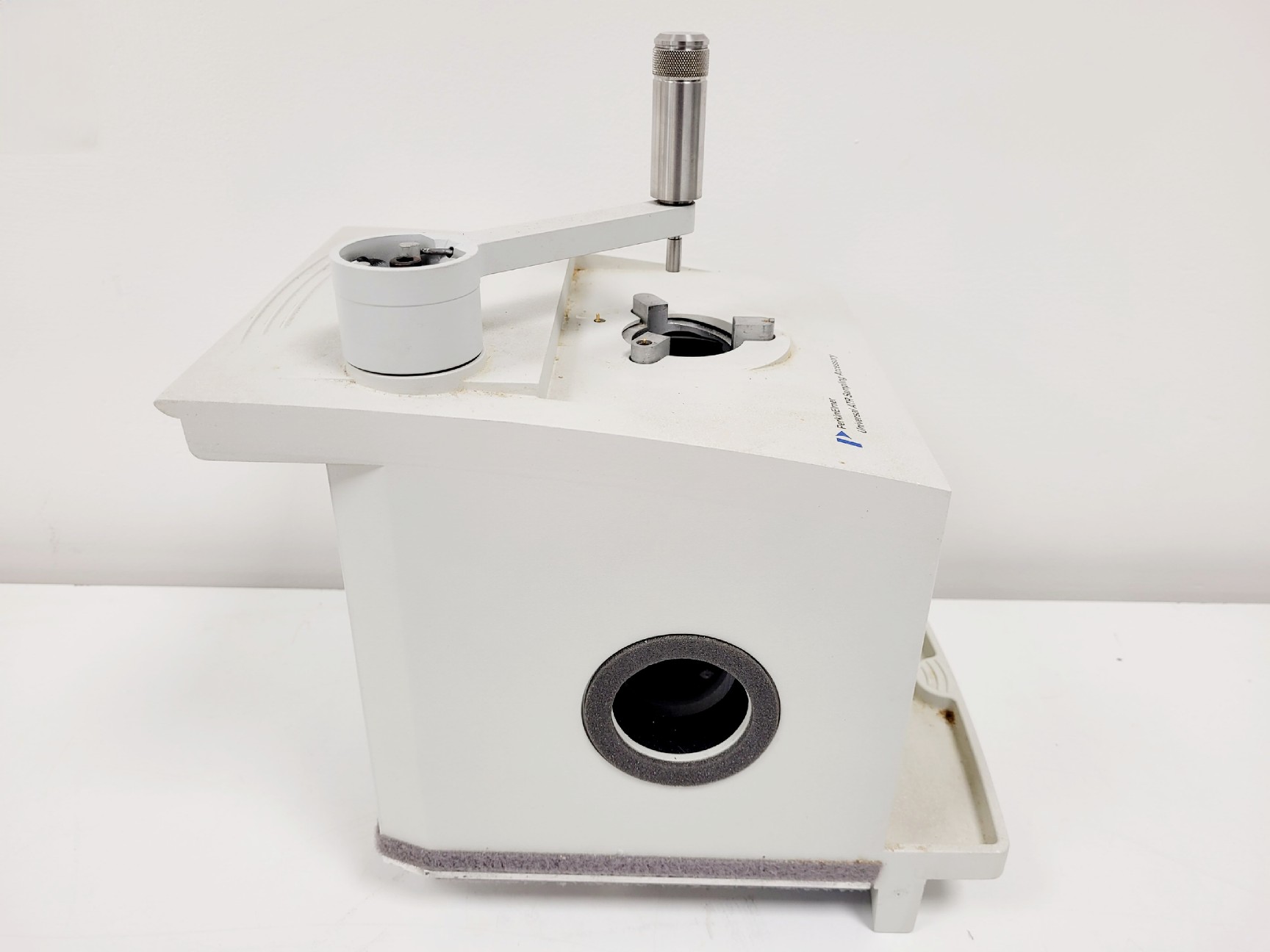 Image of Perkin Elmer Spectrum One FT-IR Spectrometer W/ Universal ATR Sampling Accessory
