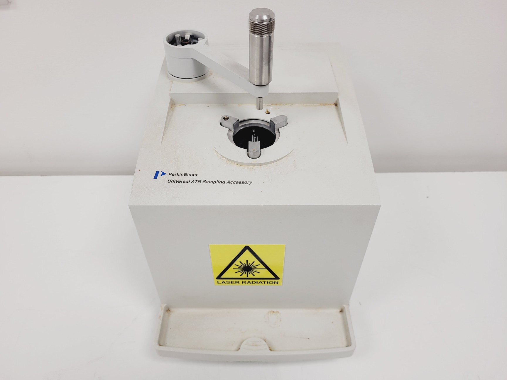 Image of Perkin Elmer Spectrum One FT-IR Spectrometer W/ Universal ATR Sampling Accessory