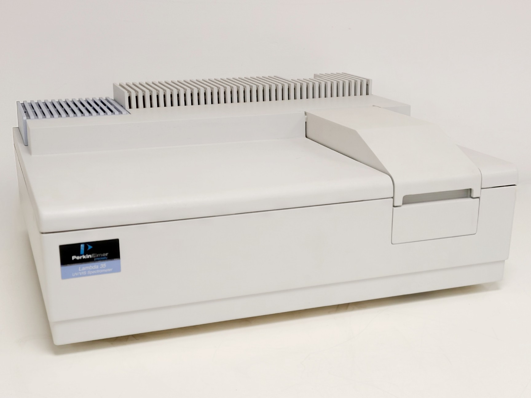 Image of Perkin Elmer Lambda 35 UV/VIS Spectrometer