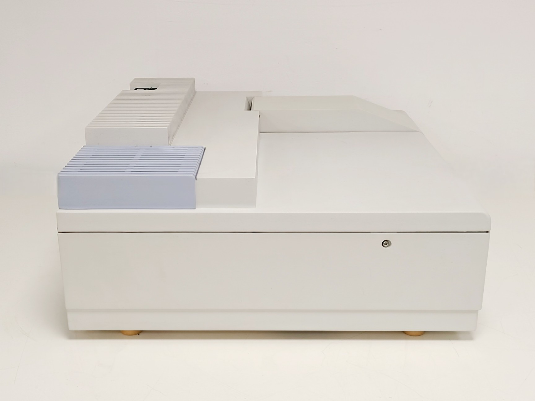 Image of Perkin Elmer Lambda 35 UV/VIS Spectrometer