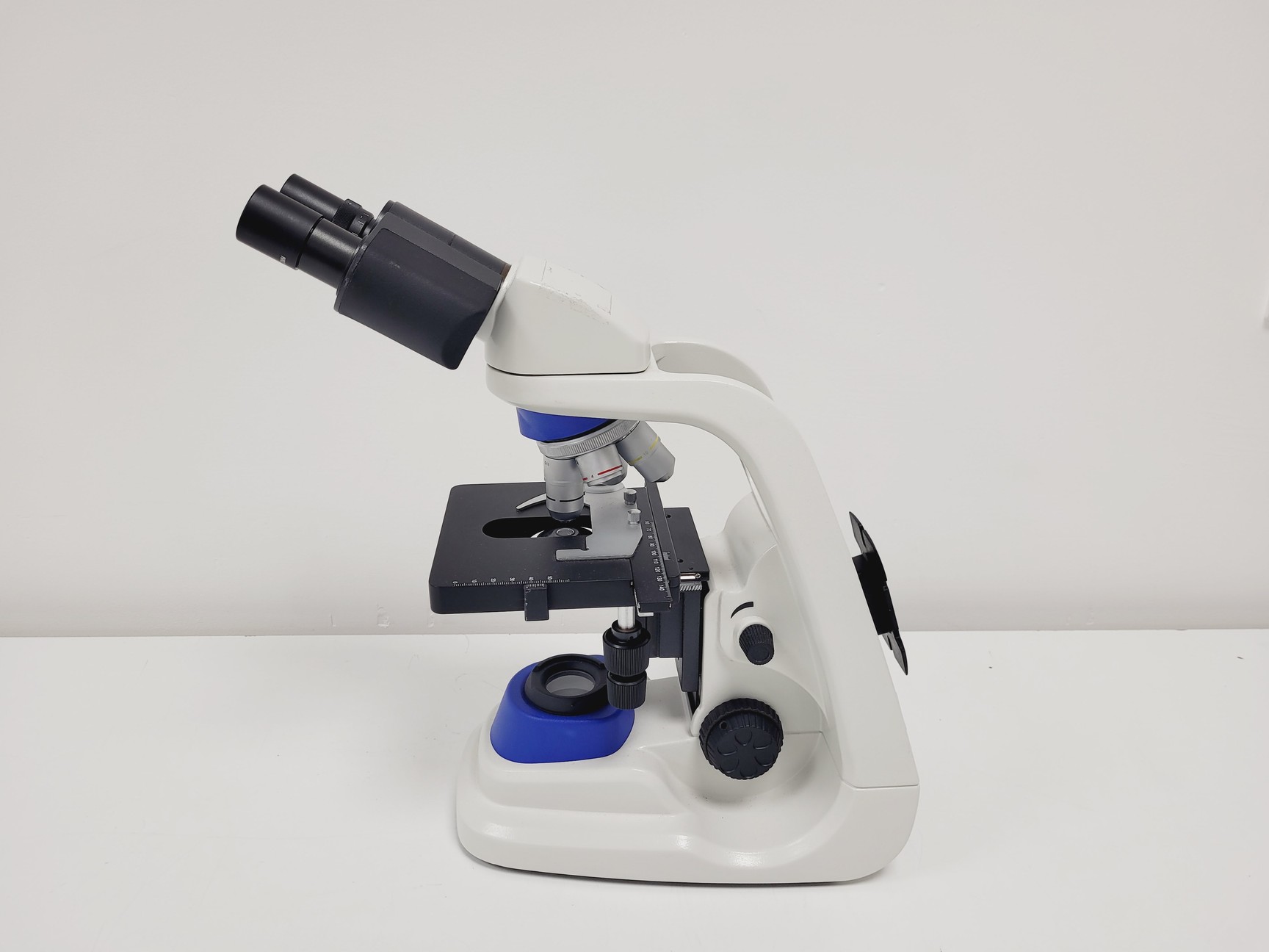 Image of Fisher 11350104 Scientific Compound Microscope w/ 4x Objectives