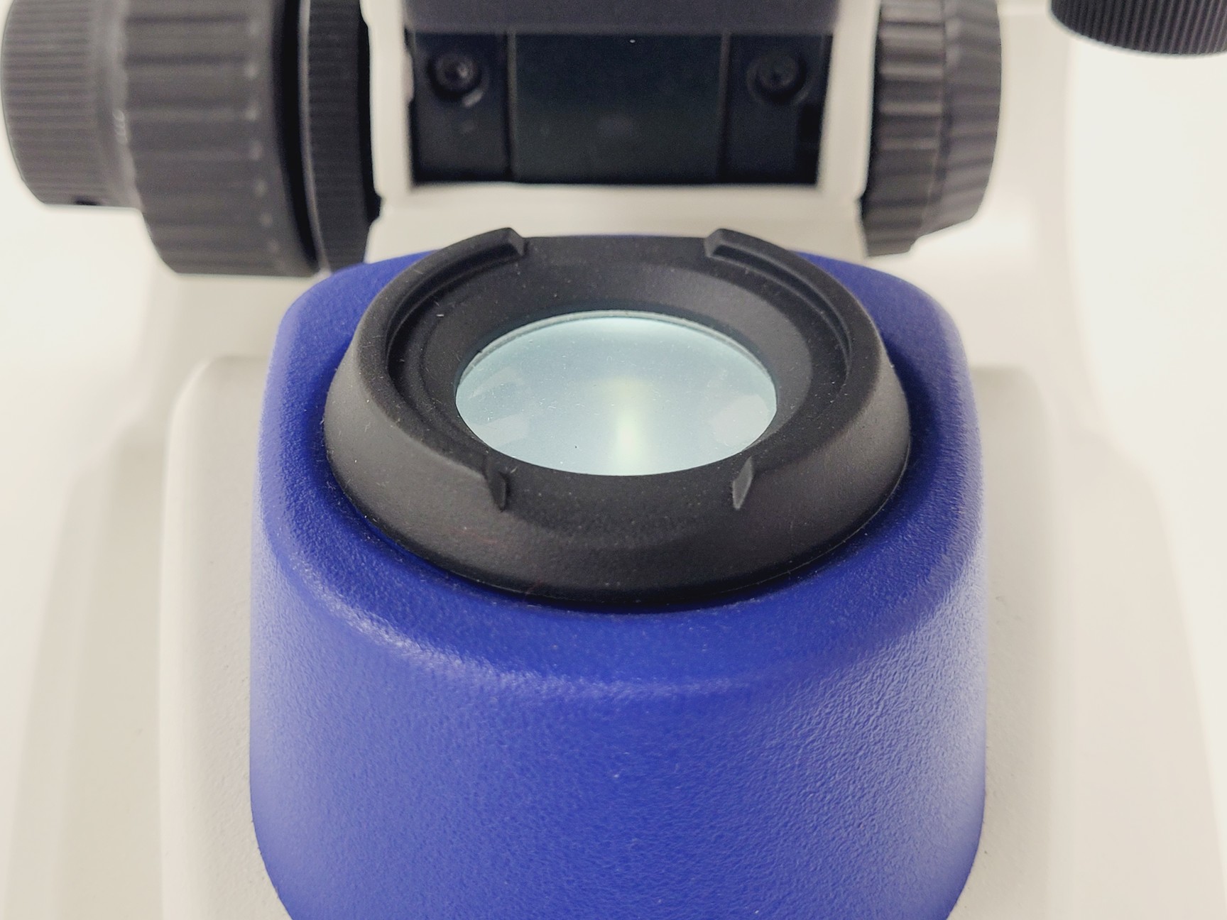 Image of Fisher 11350104 Scientific Compound Microscope w/ 4x Objectives