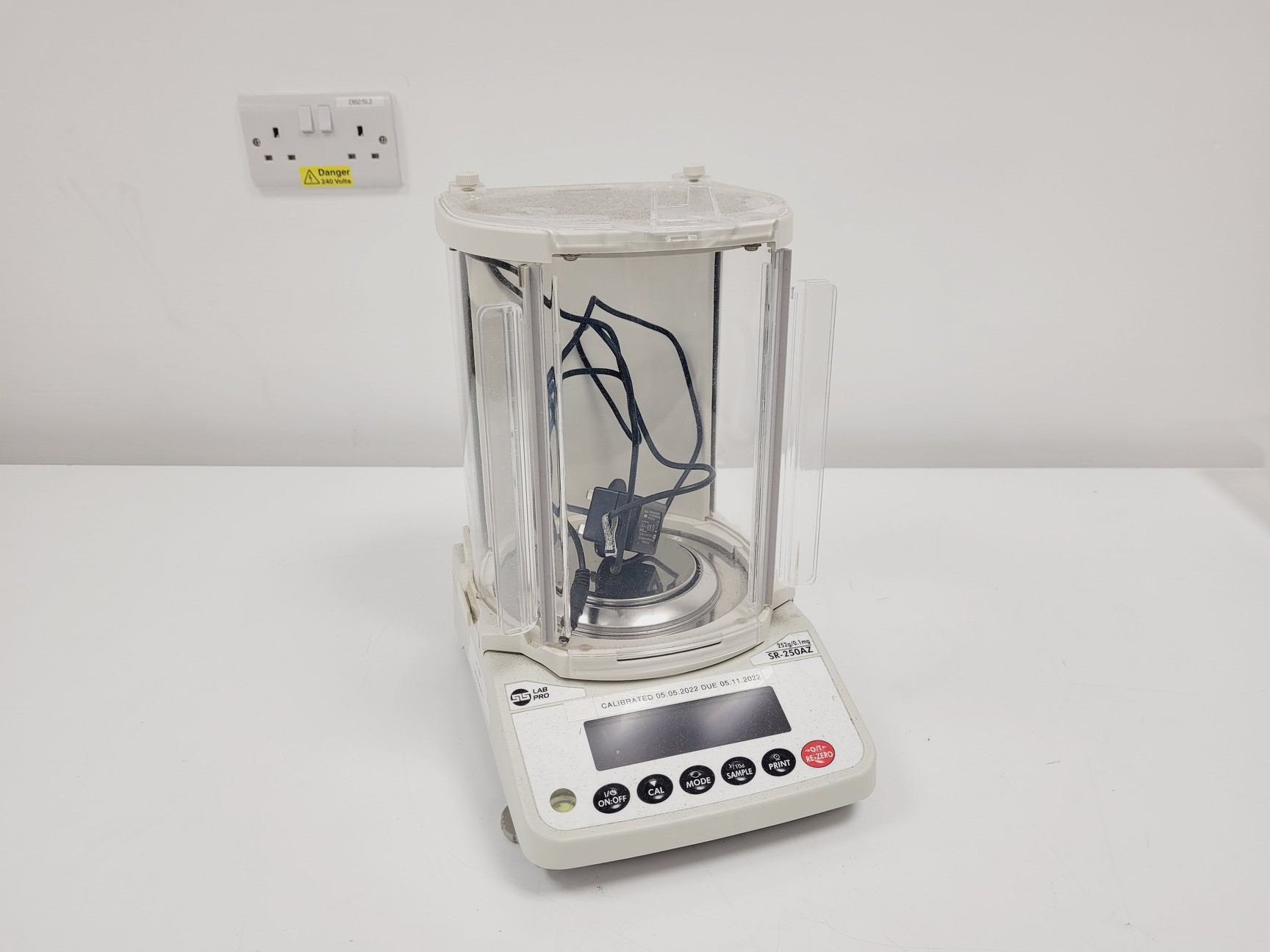 Image of SLS Lab Pro SR-250AZ Analytical Balance