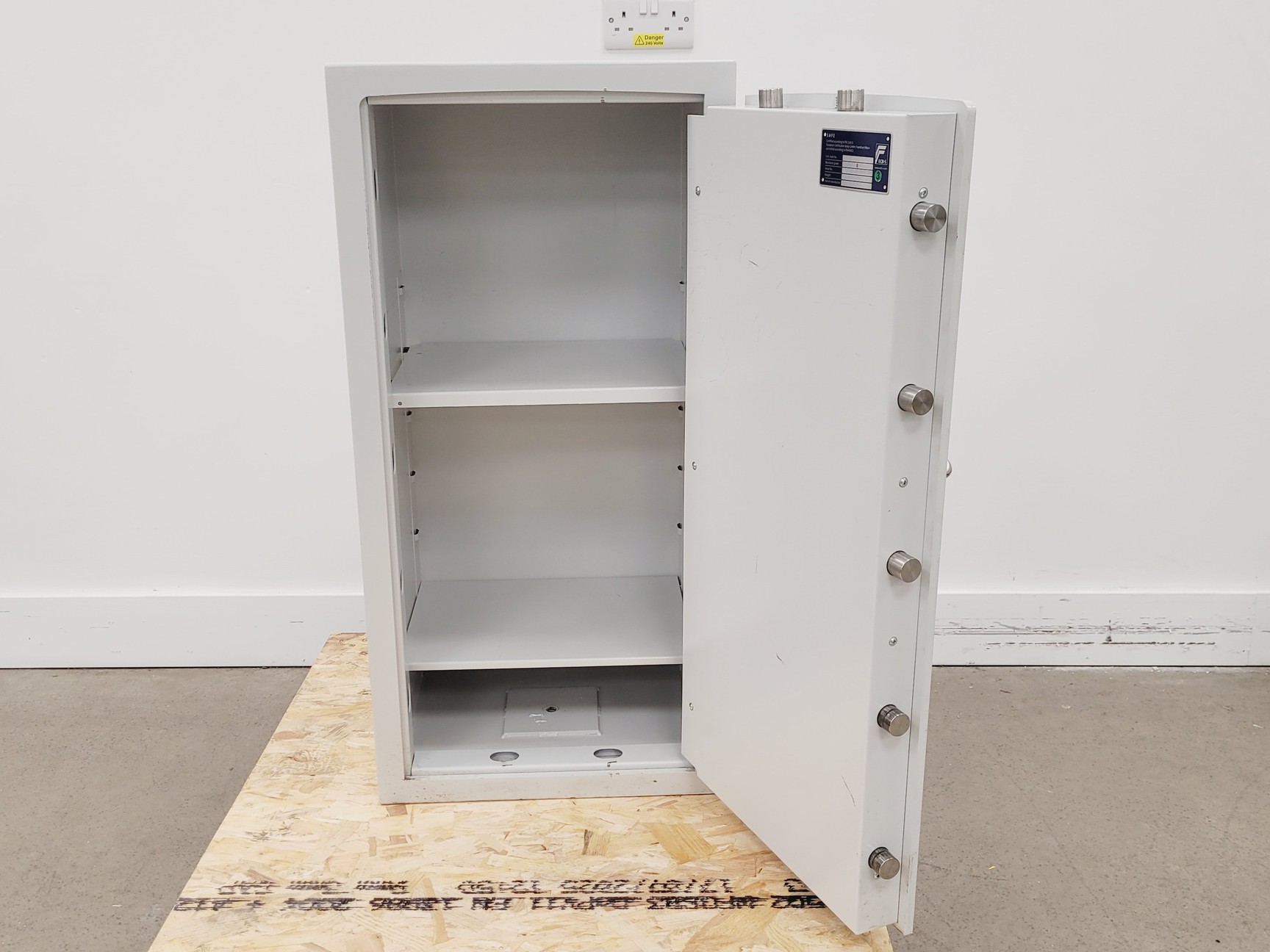 Image of Banham Burton Duo Dead Bolt Freestanding Safe