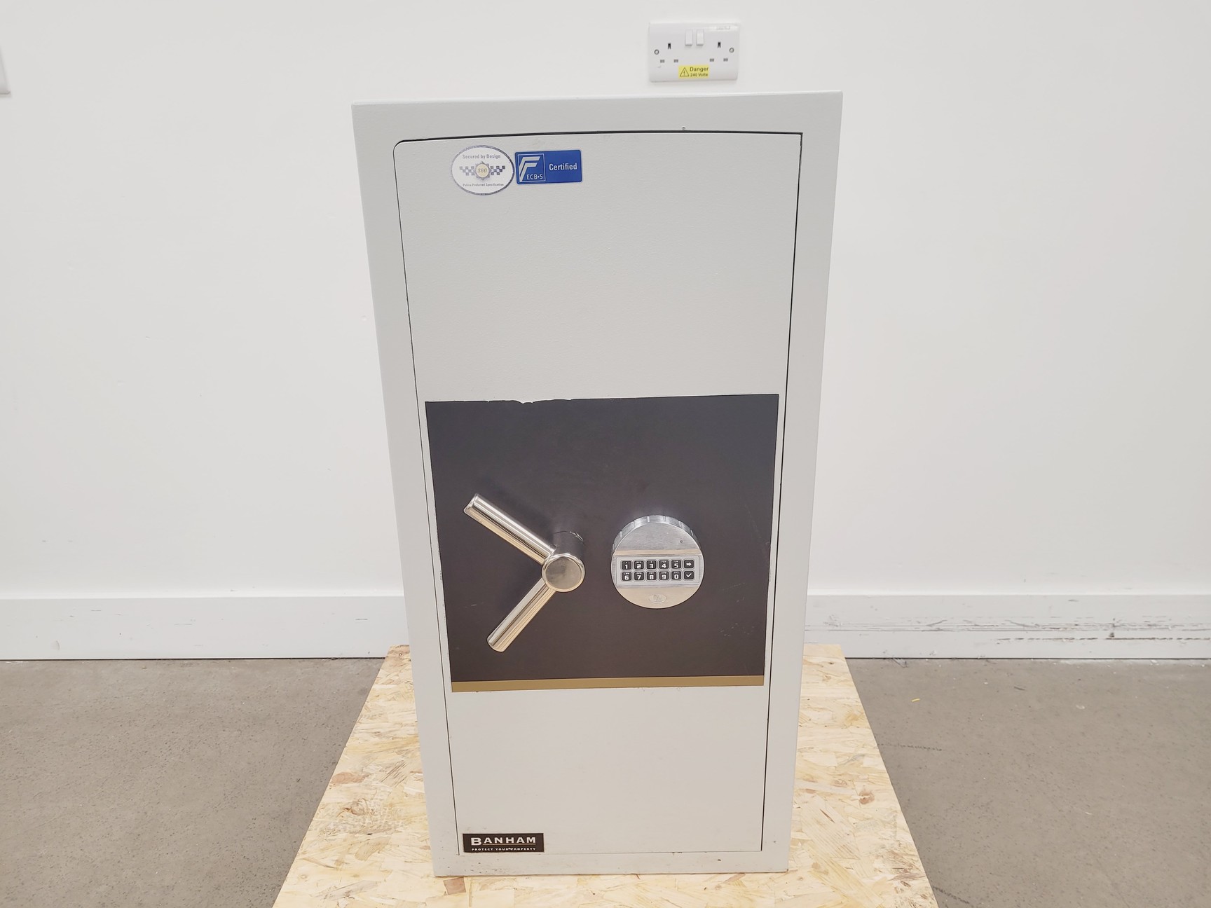 Image of Banham Burton Duo Dead Bolt Freestanding Safe