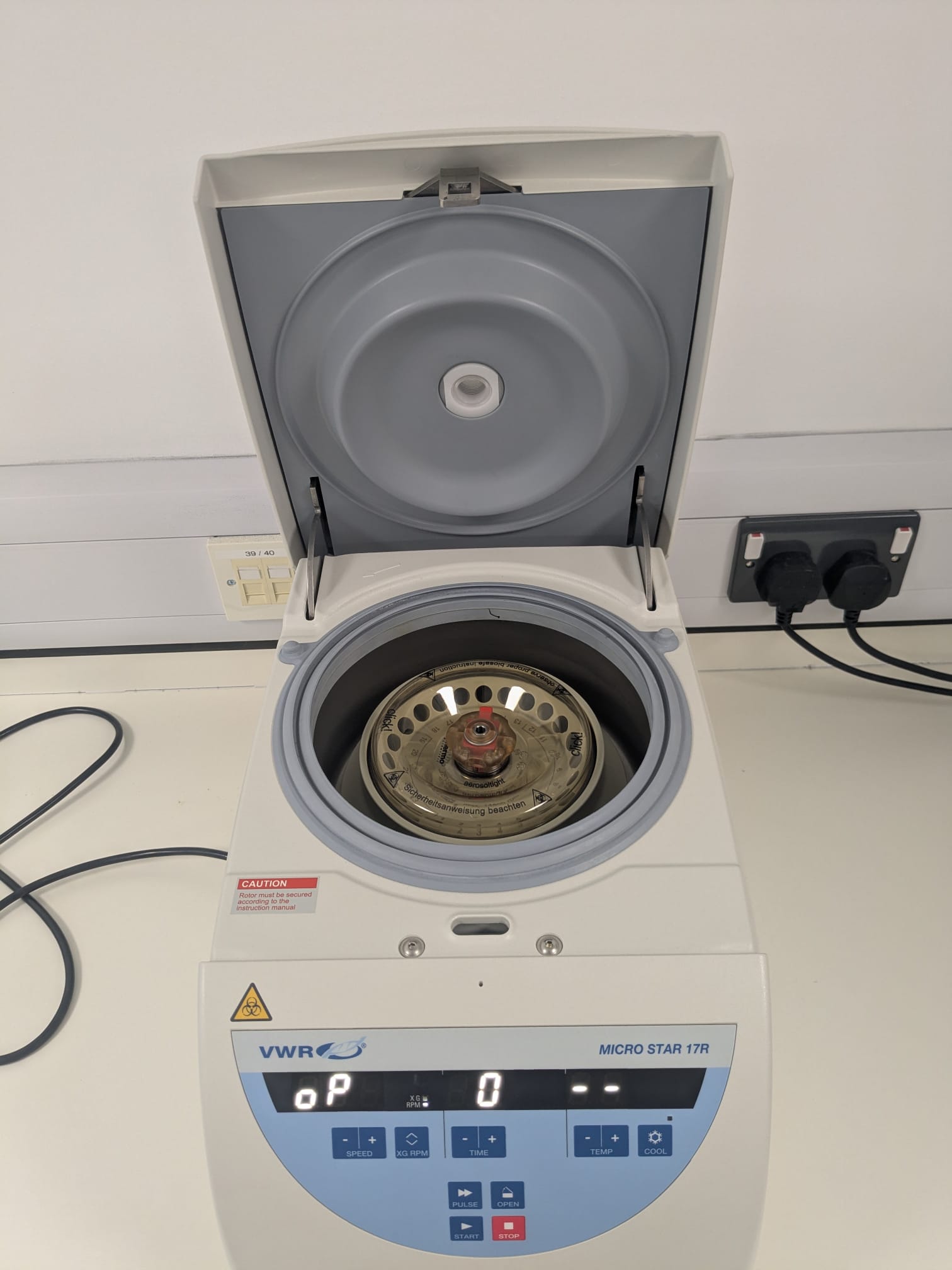 Image of VWR Micro Star 17R Refrigerated Microcentrifuge