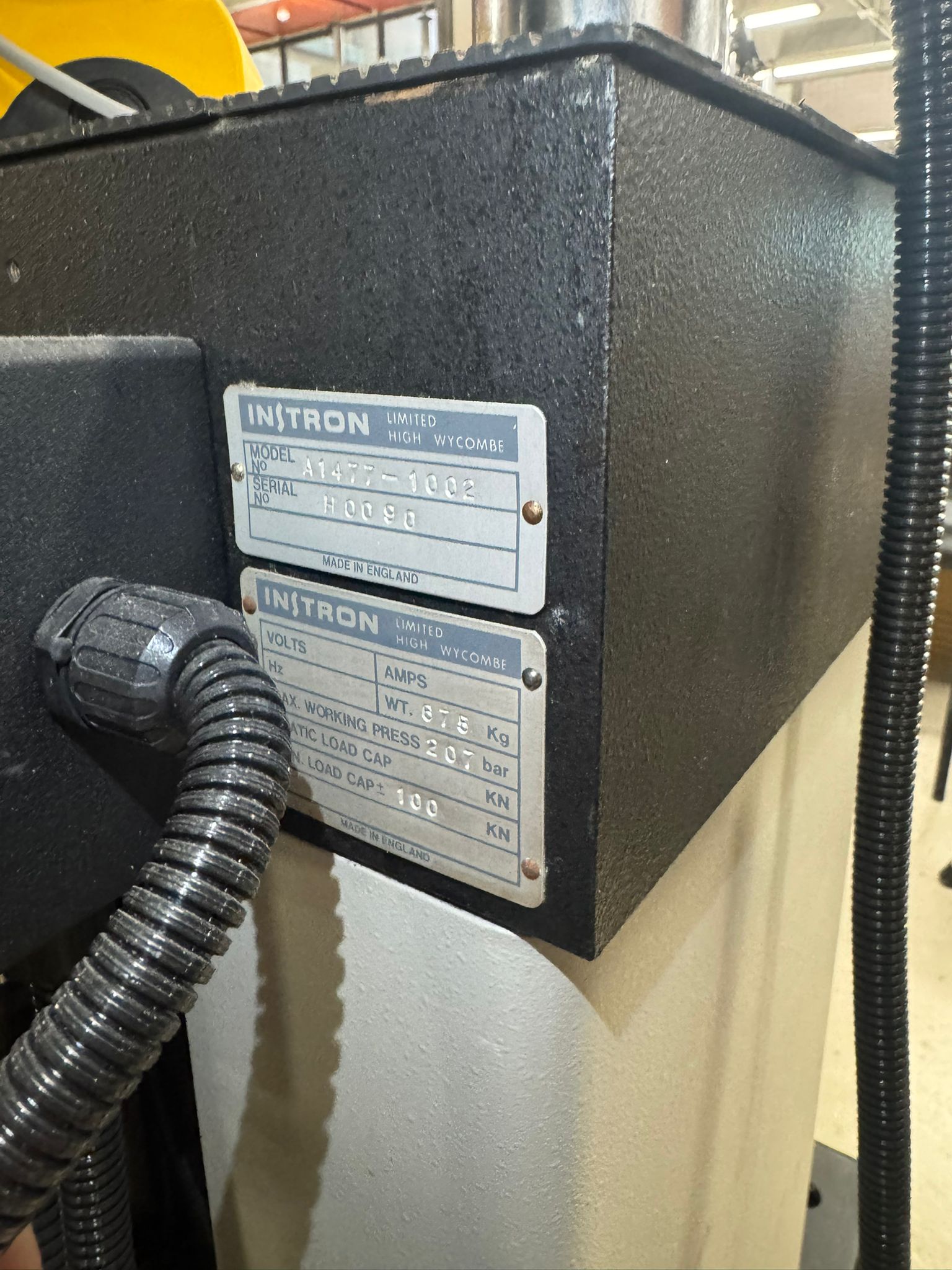 Image of Instron 8501 Servo Hydraulic Test Frame with Integrated Vacuum Furnace S/R