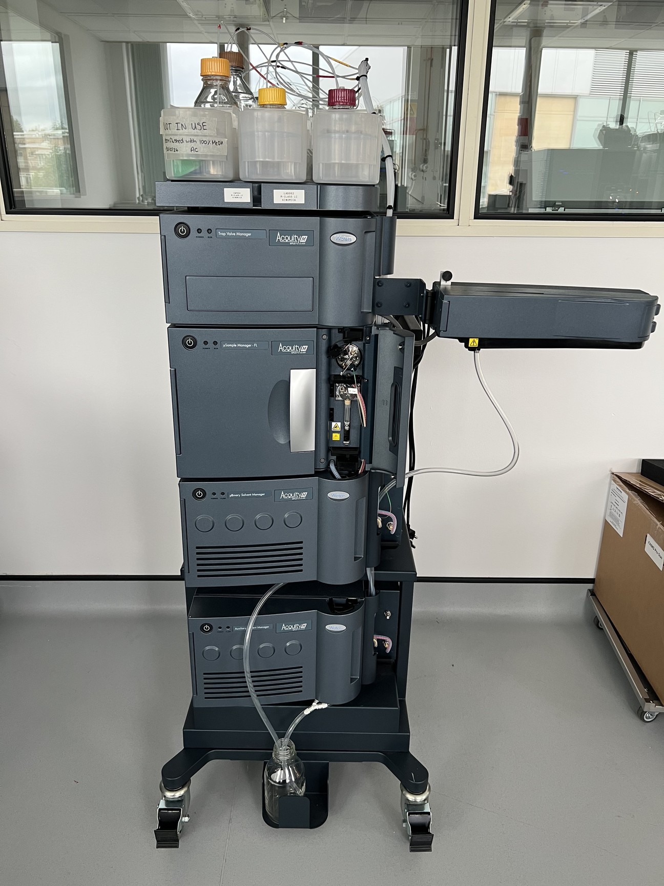 Image of Waters Acquity M-Class UPLC System with LBSM, LSM-FL, ASM & TVM Modules 