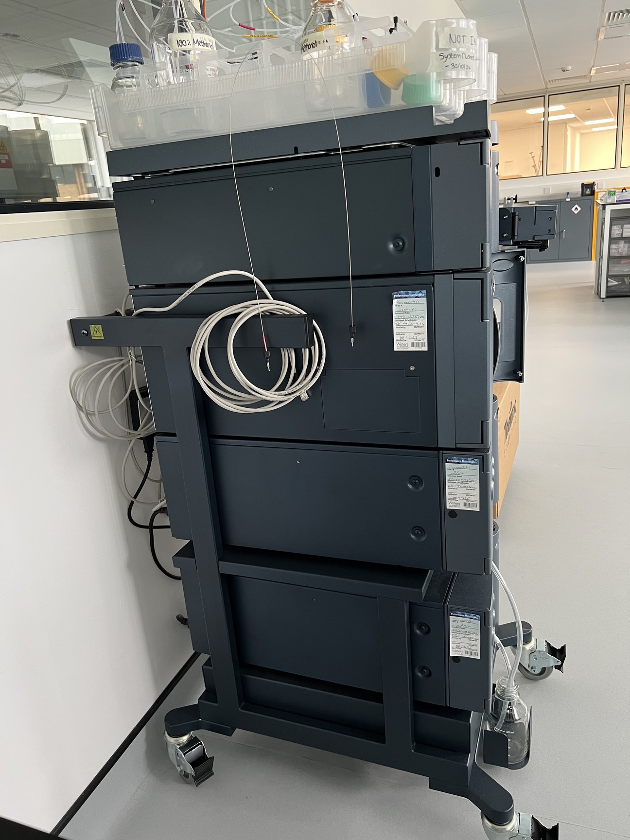 Image of Waters Acquity M-Class UPLC System with LBSM, LSM-FL, ASM & TVM Modules 