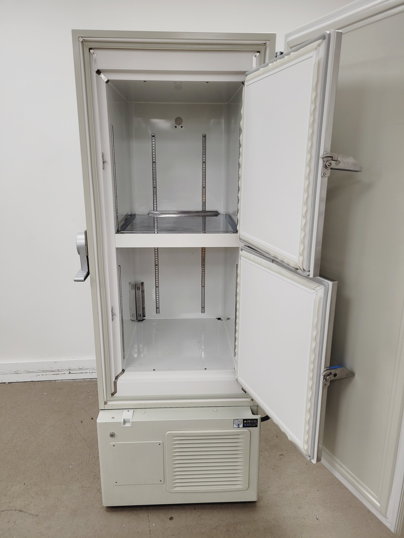 Image of Sanyo MDF-U32V Ultra Low Temperature Freezer