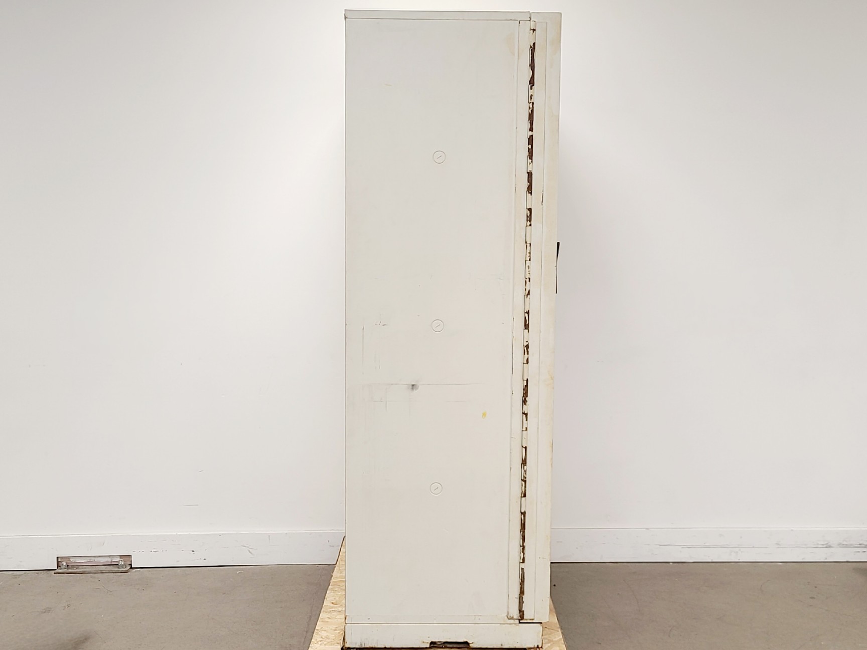 Image of Chubb S 120 P Fire Resisting Document Cabinet Safe