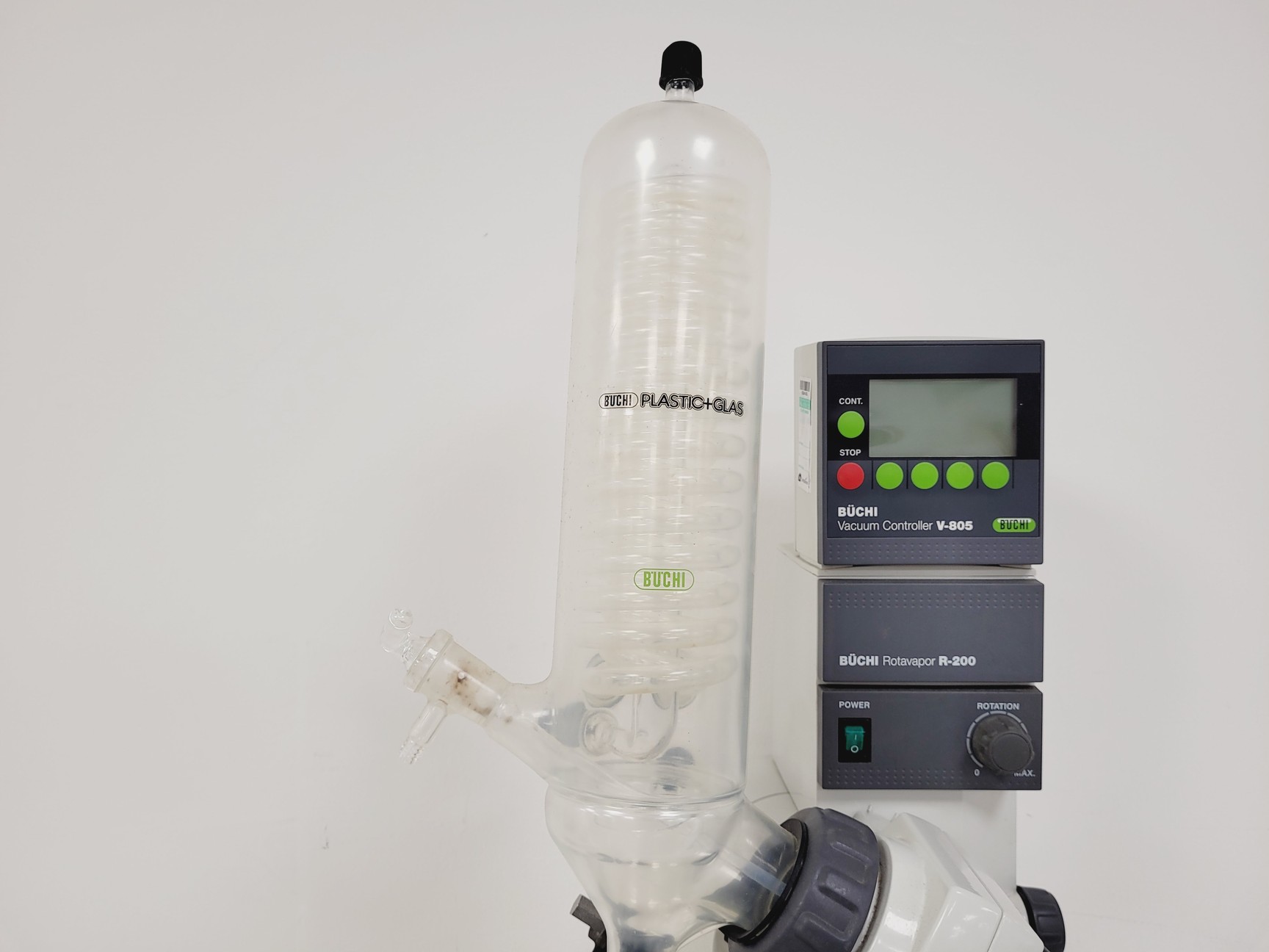 Image of Buchi Rotovapor R-200 with Vacuum controller V-805