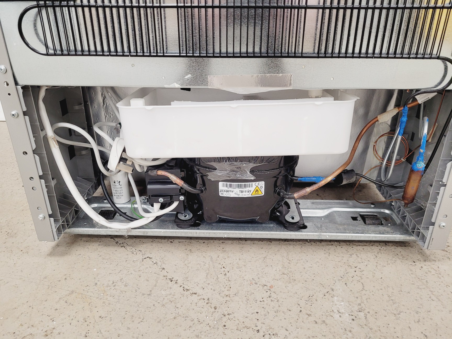 Image of Kenwood KNF60X22 Fridge Freezer 186x59.5x 65 cm (HxWxD)