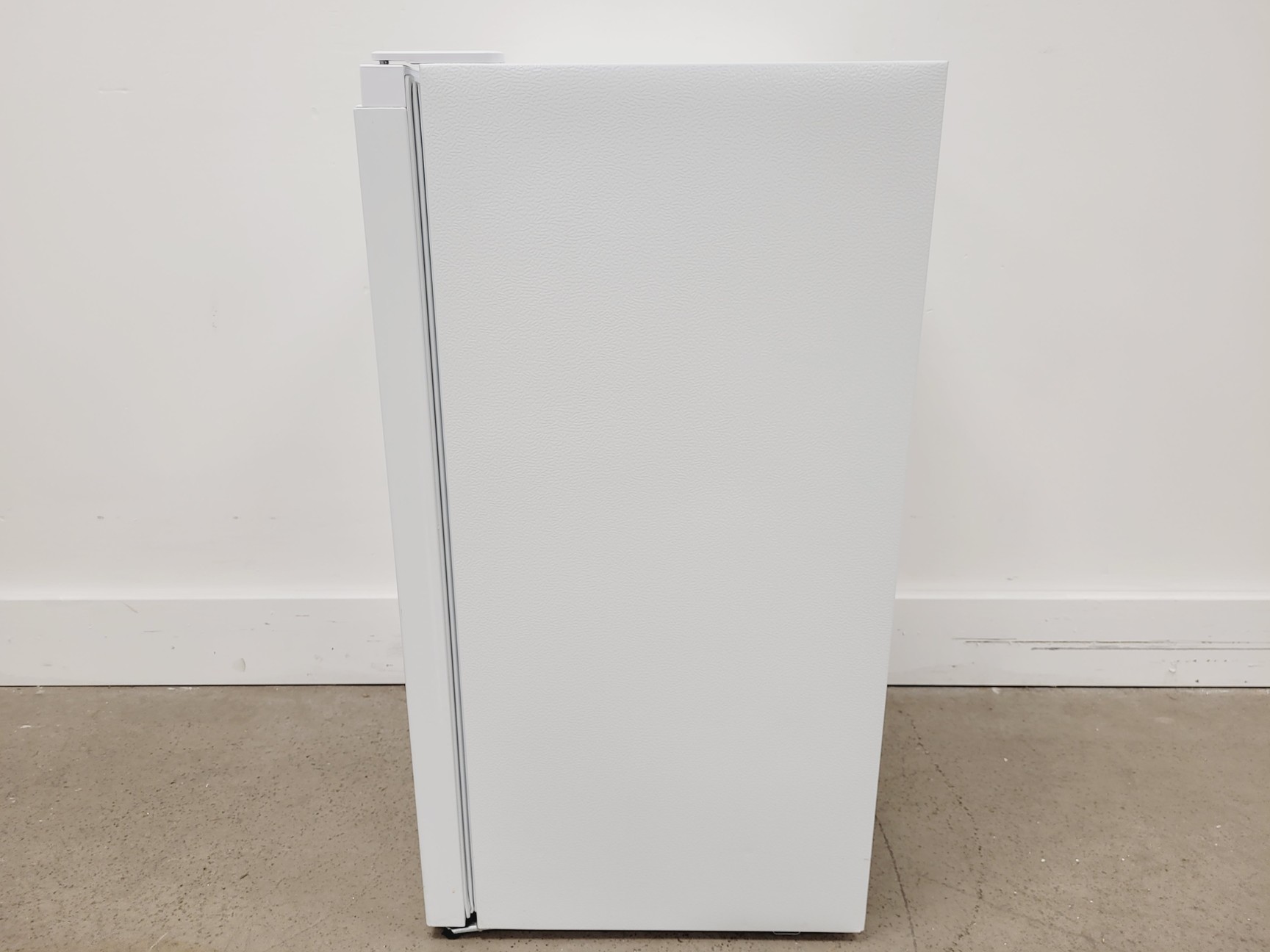 Image of Logik LUL48W23 Fridge 92L Lab