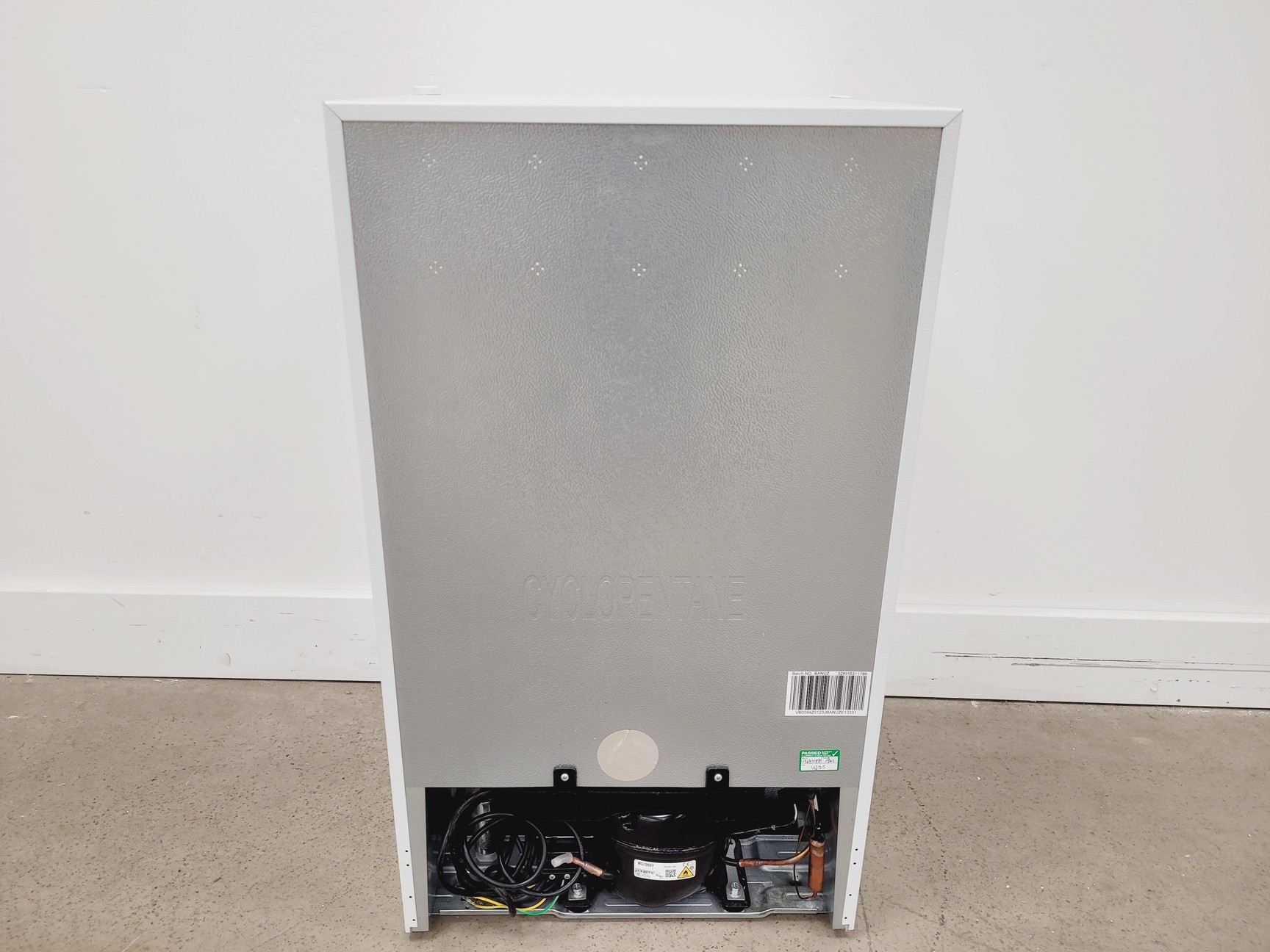 Image of Logik LUL48W23 Fridge 92L Lab