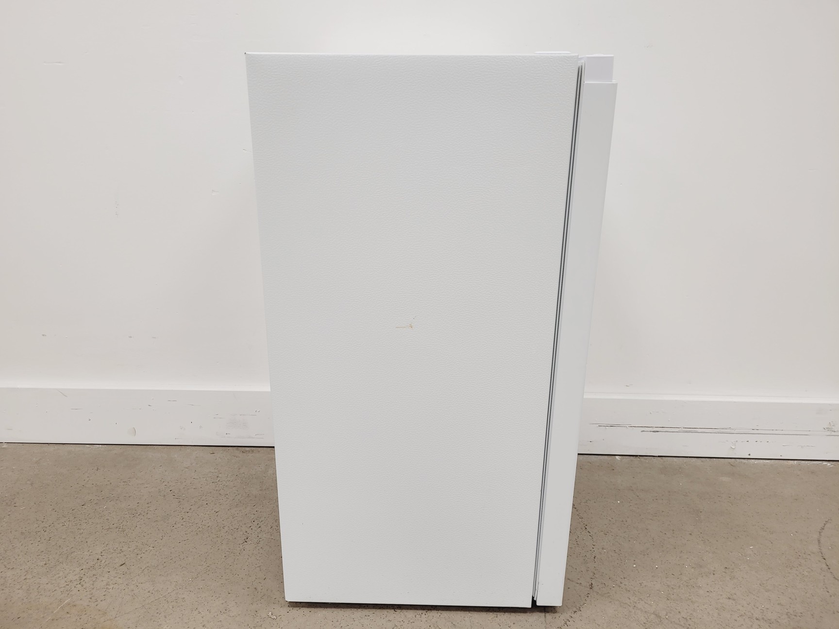 Image of Logik LUL48W23 Fridge 92L Lab