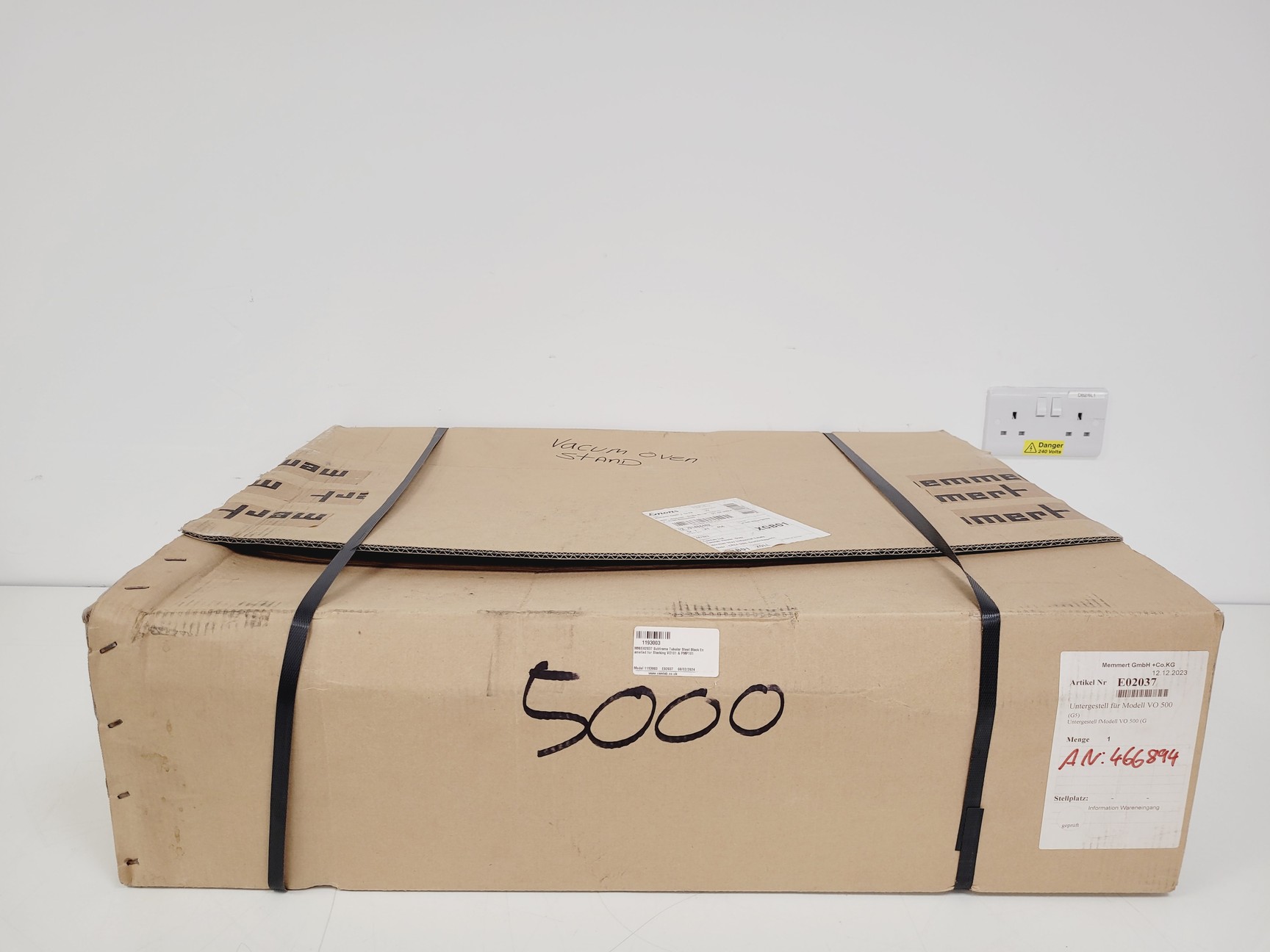 Image of Memmert V0101 Vacuum Drying Oven with PMP101 Pump Enclosure Lab