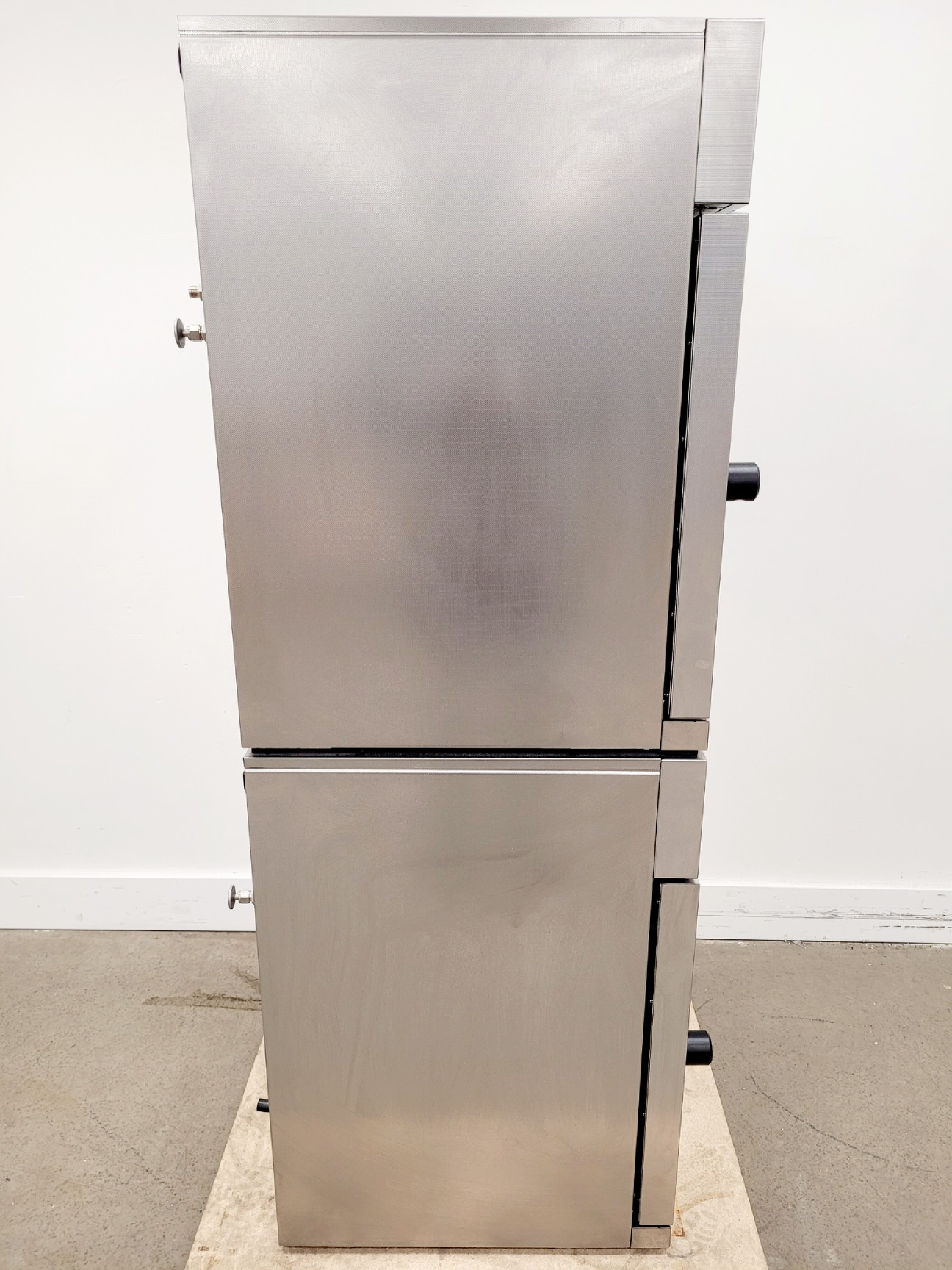 Image of Memmert V0101 Vacuum Drying Oven with PMP101 Pump Enclosure Lab
