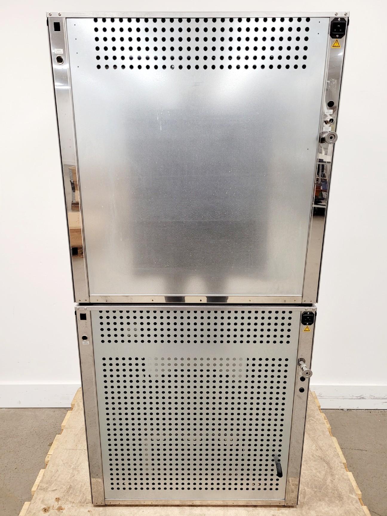 Image of Memmert V0101 Vacuum Drying Oven with PMP101 Pump Enclosure Lab