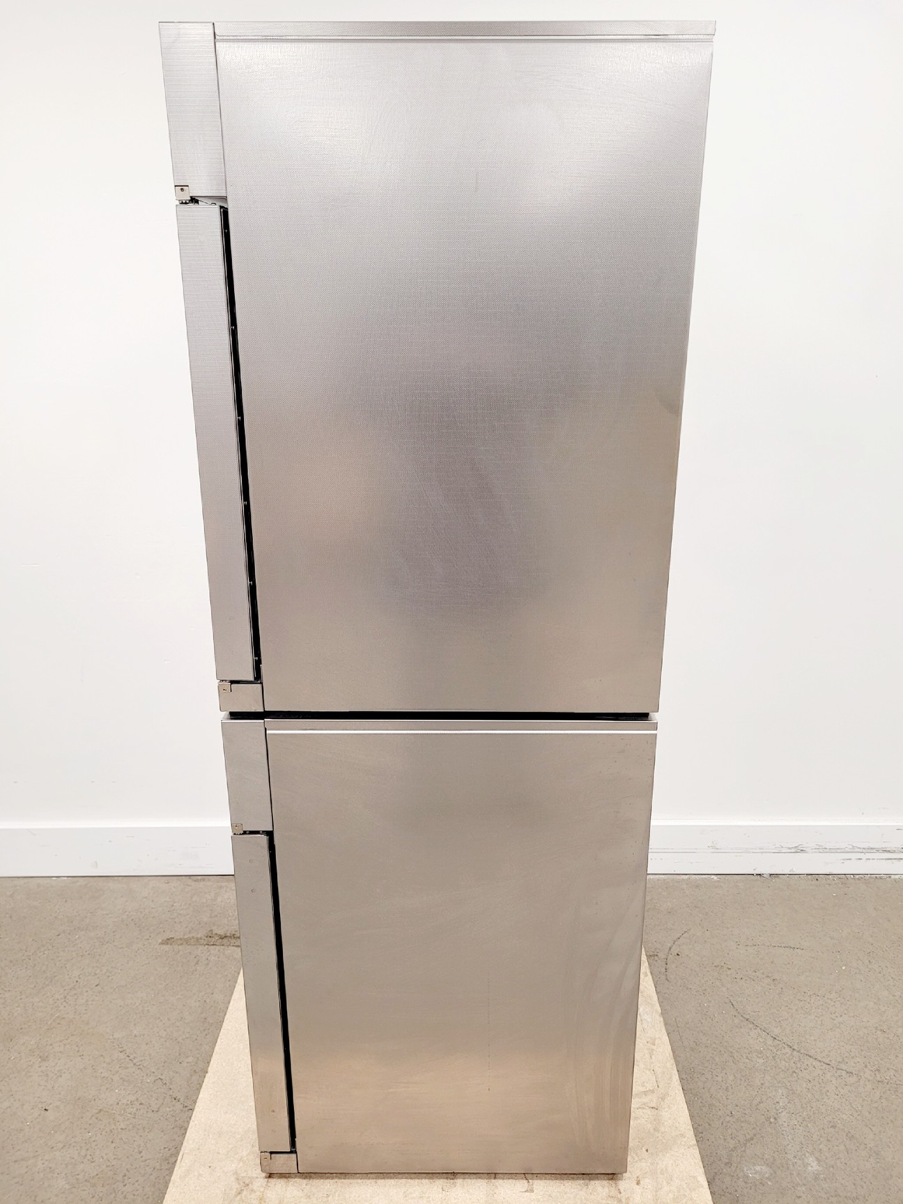 Image of Memmert V0101 Vacuum Drying Oven with PMP101 Pump Enclosure Lab