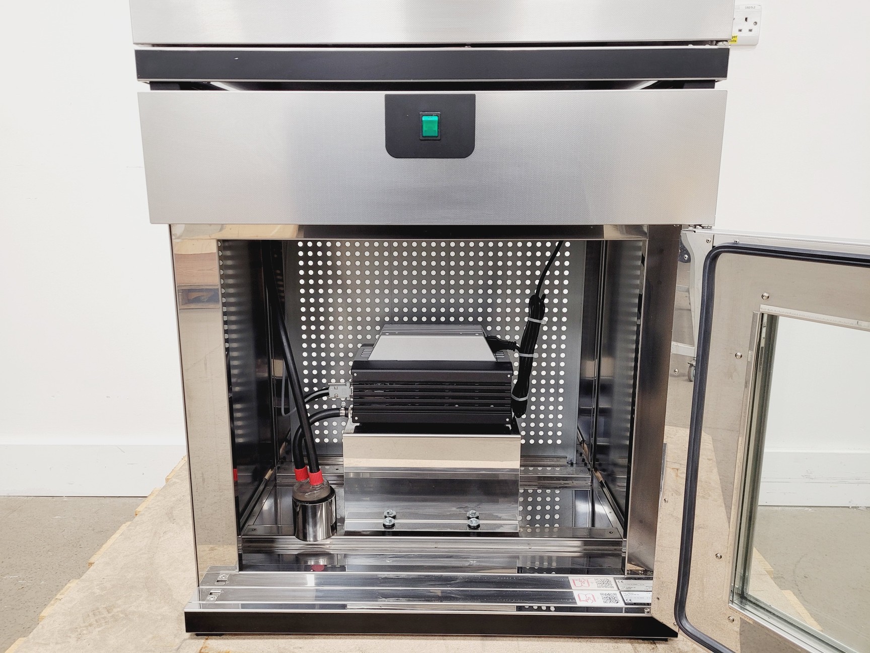 Image of Memmert V0101 Vacuum Drying Oven with PMP101 Pump Enclosure Lab