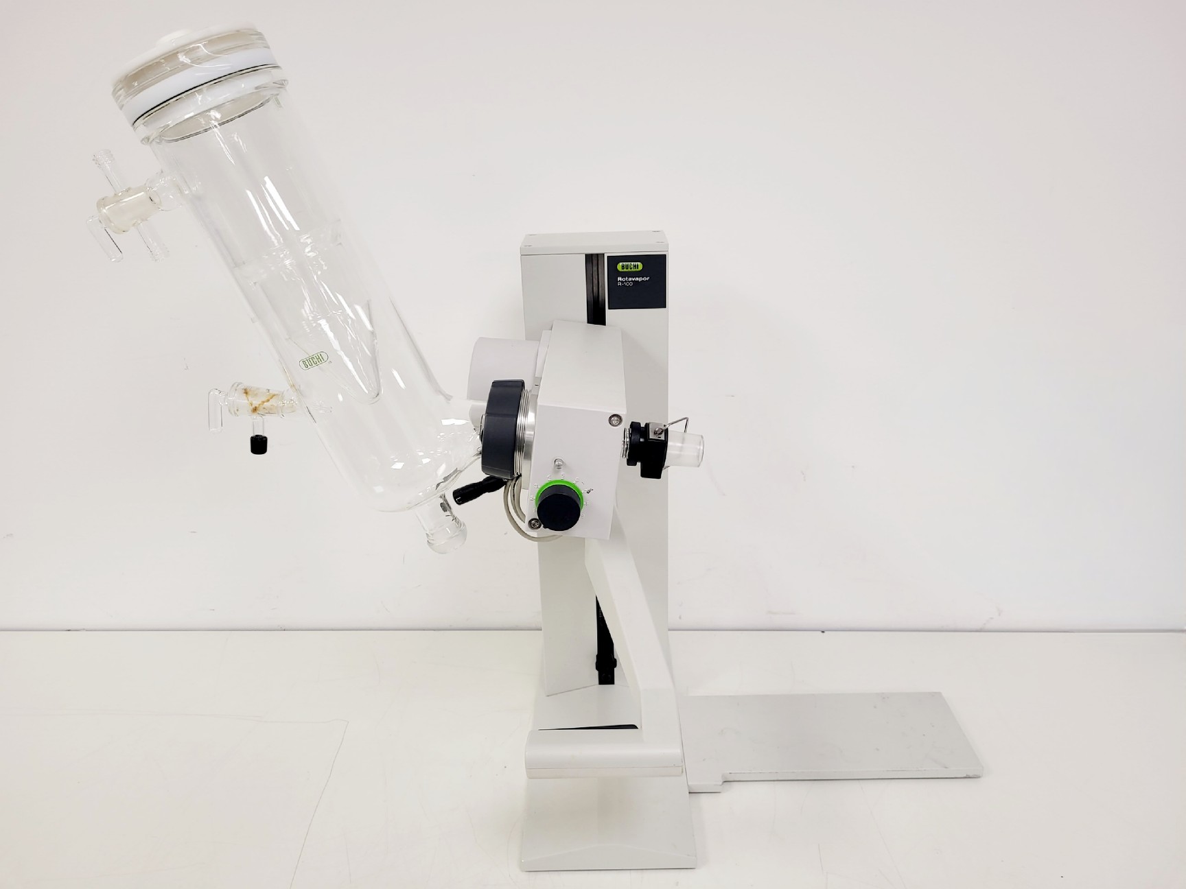 Image of Buchi R-100 Rotavapor W/ V-100 Vacuum Pump and B-100 Heating Bath