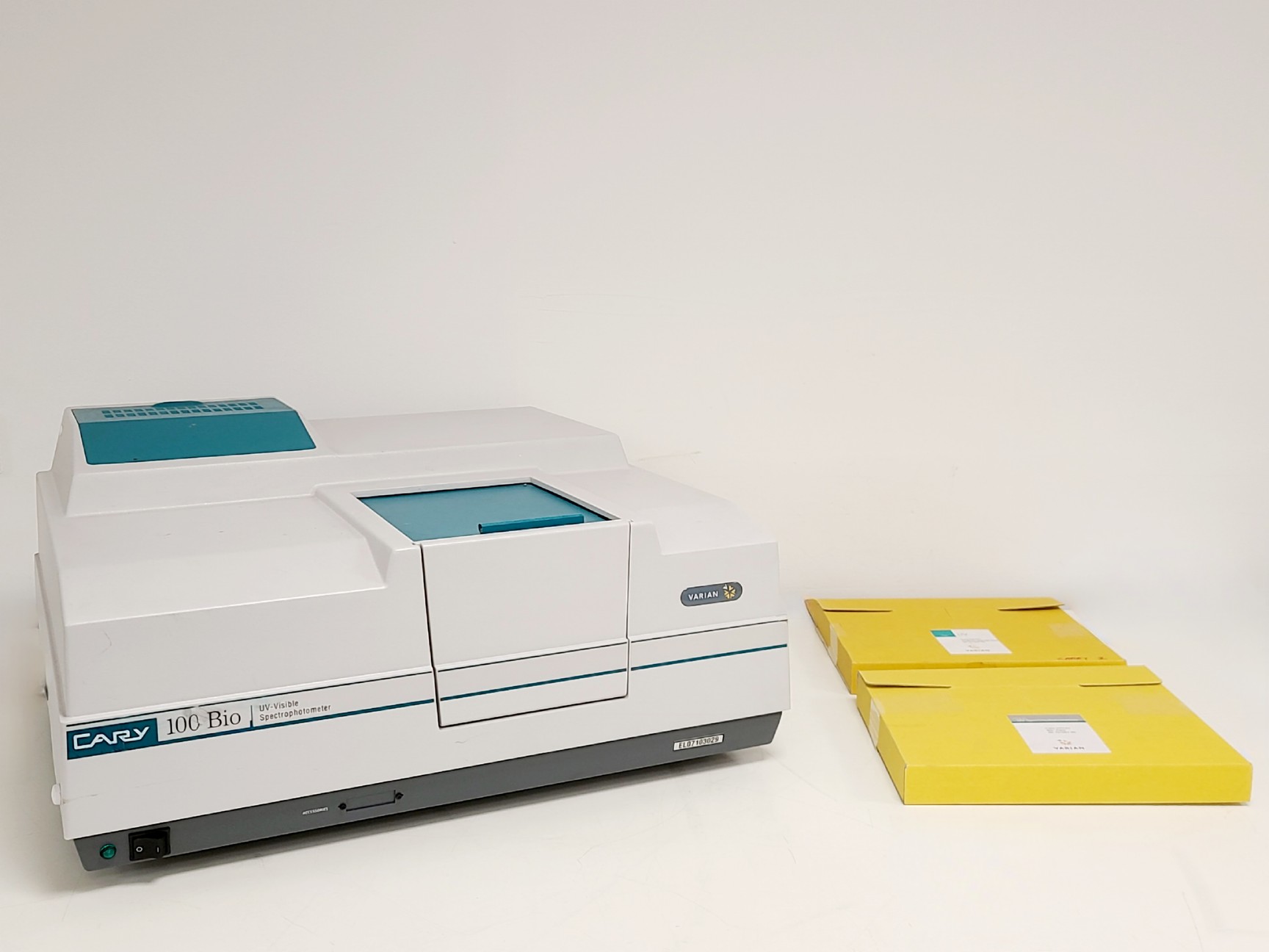 Image of Varian Cary 100 Bio UV-Visible Spectrophotometer